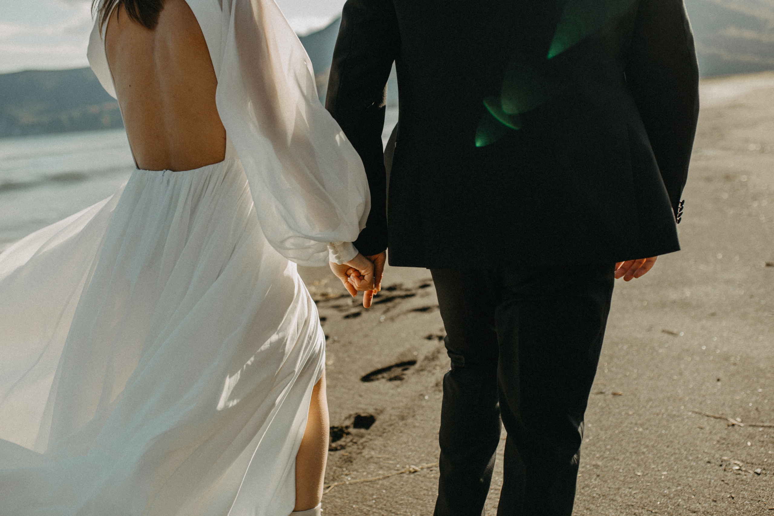 Вертолетный полет Бухта Жировая. Свадебное фото и видео на Камчатке. Туристические маршруты