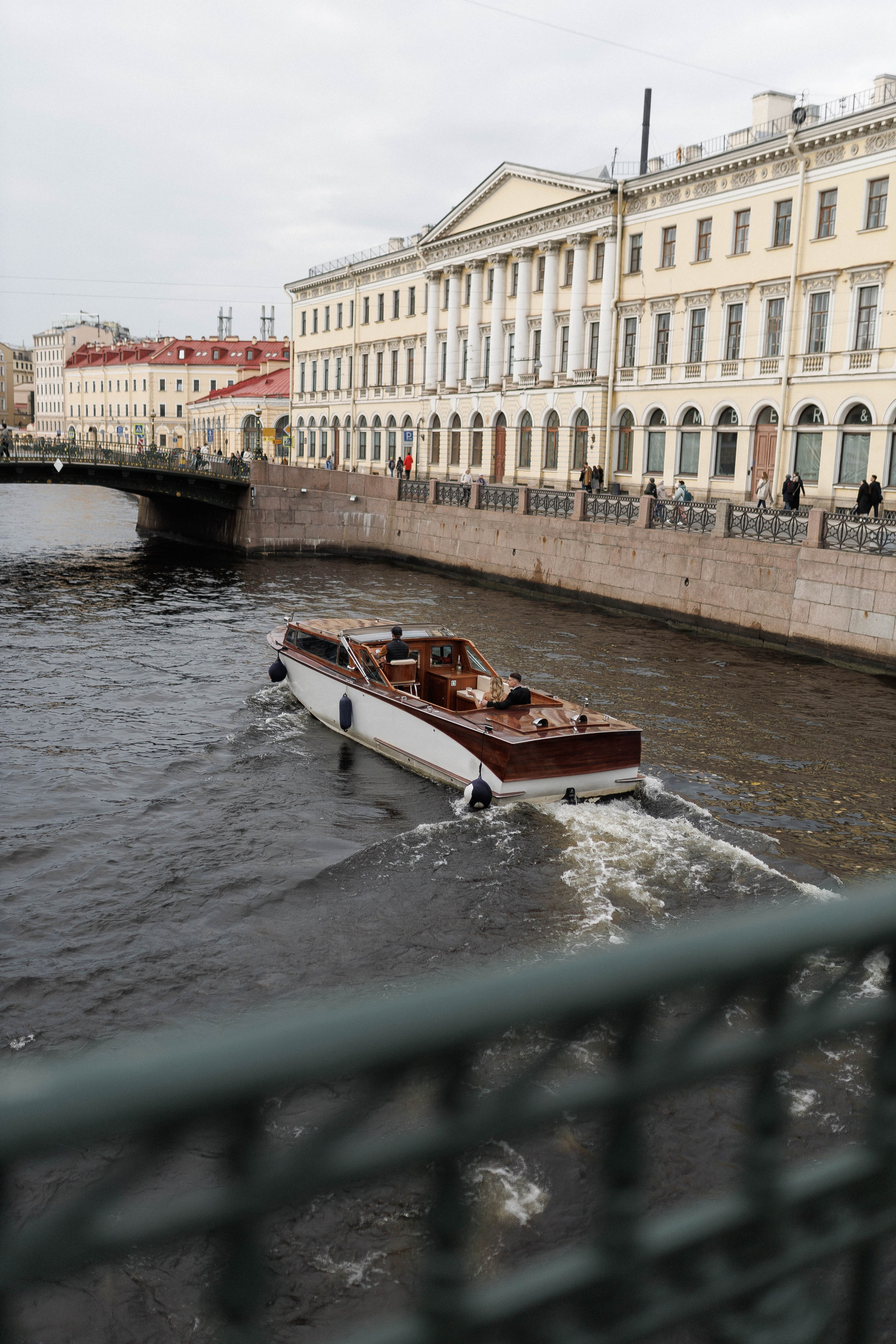 ···. Свадебный фотограф в Санкт-Петербурге Александра Чукавина