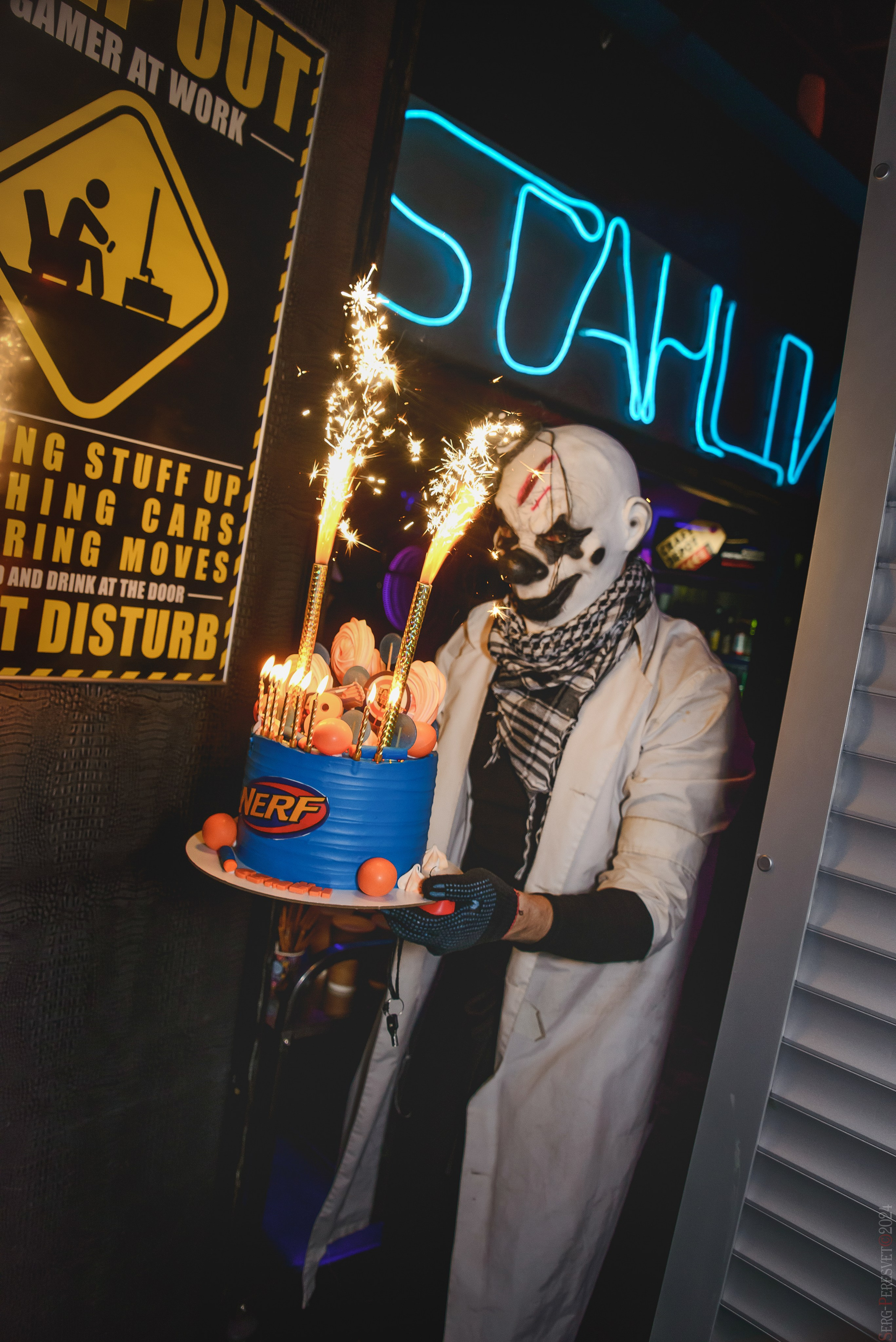 День рождения — шоу 2024-25: мафия, сахарная вата, бумажная дискотека, пиньята, зеркальный лабиринт. Ваш фотограф на праздник в Москве, Раменском, Жуковском, Люберцах