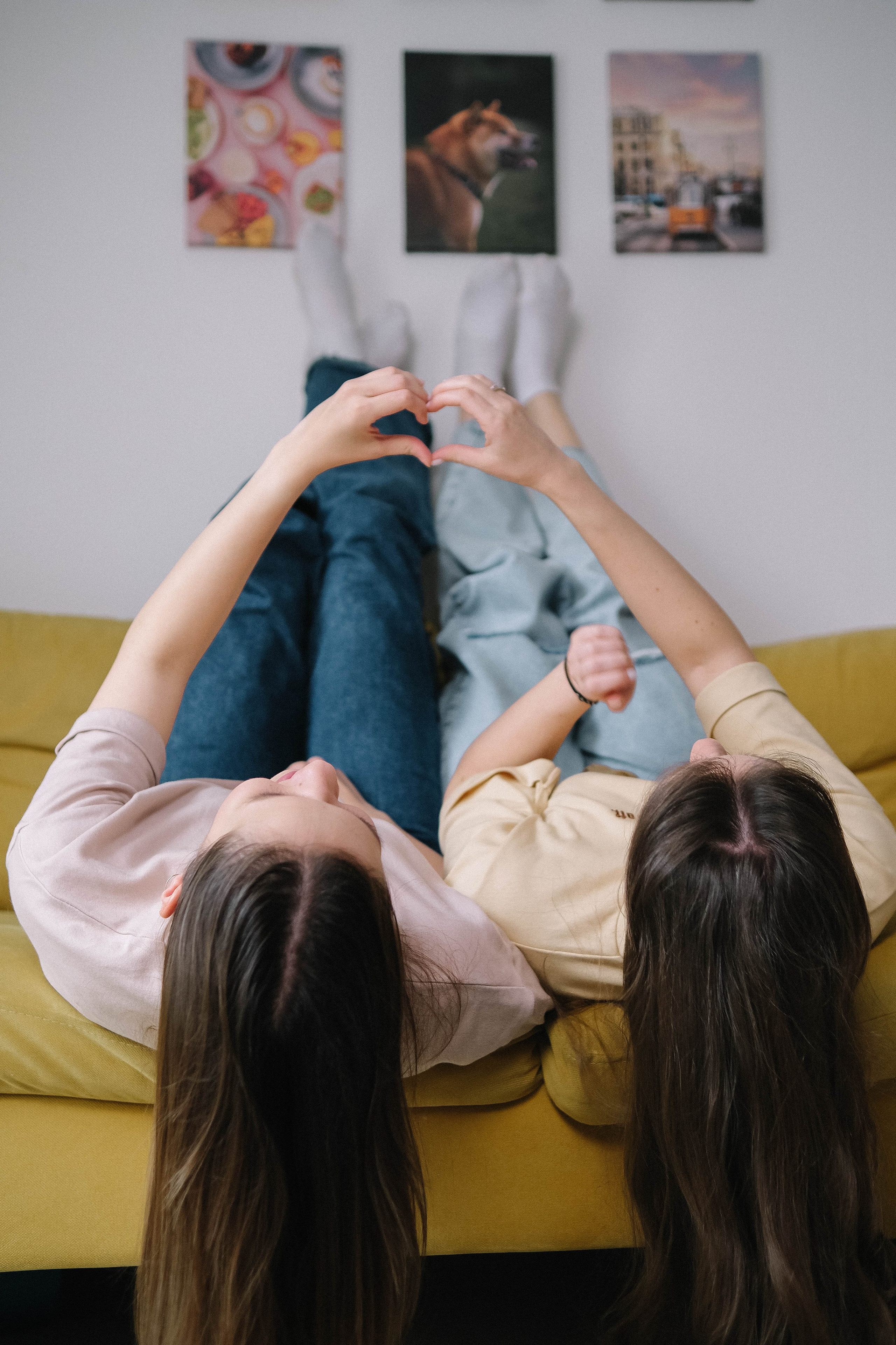 Подружки с малышом. Главная