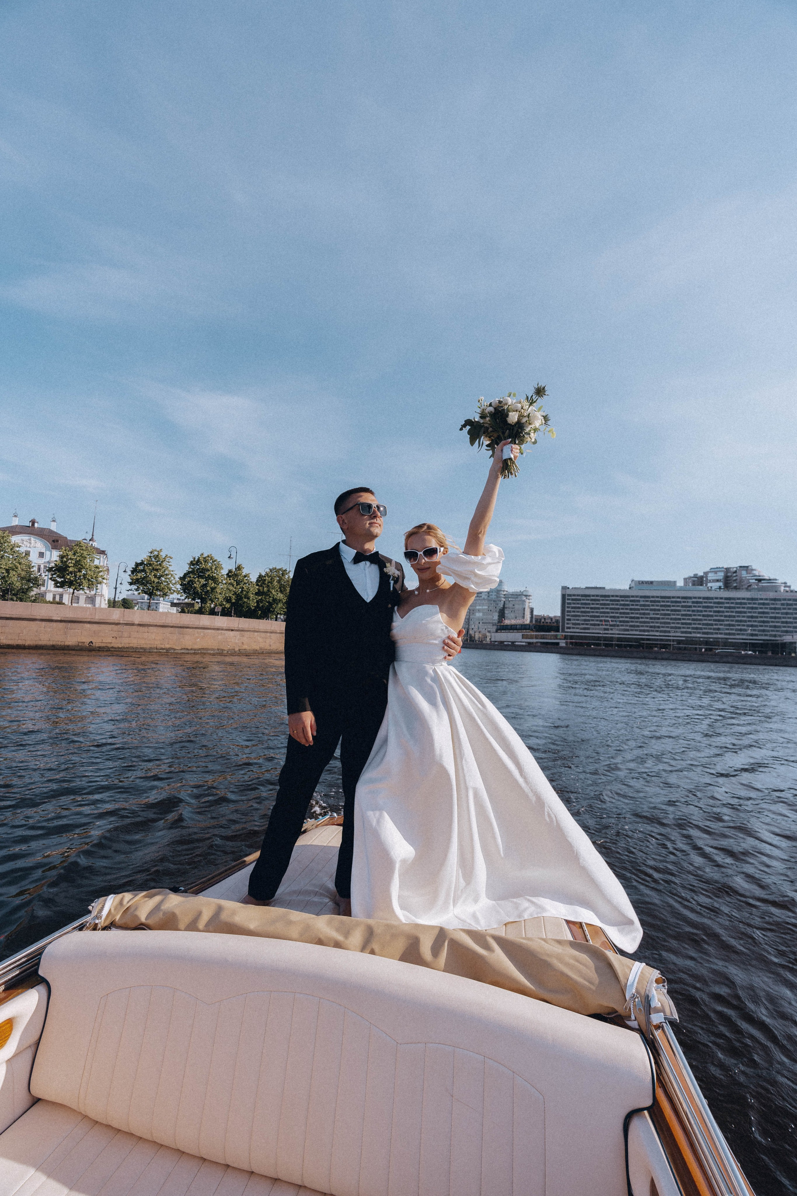 СВАДЕНБНАЯ СЬЕМКА НА КАТЕРЕ ПО КАНАЛАМ САНКТ-ПЕТЕРБУРГА И В АКВАТОРИИ НЕВЫ. Профессиональный фотограф, Санкт-Петербург — Виктория Богомолова