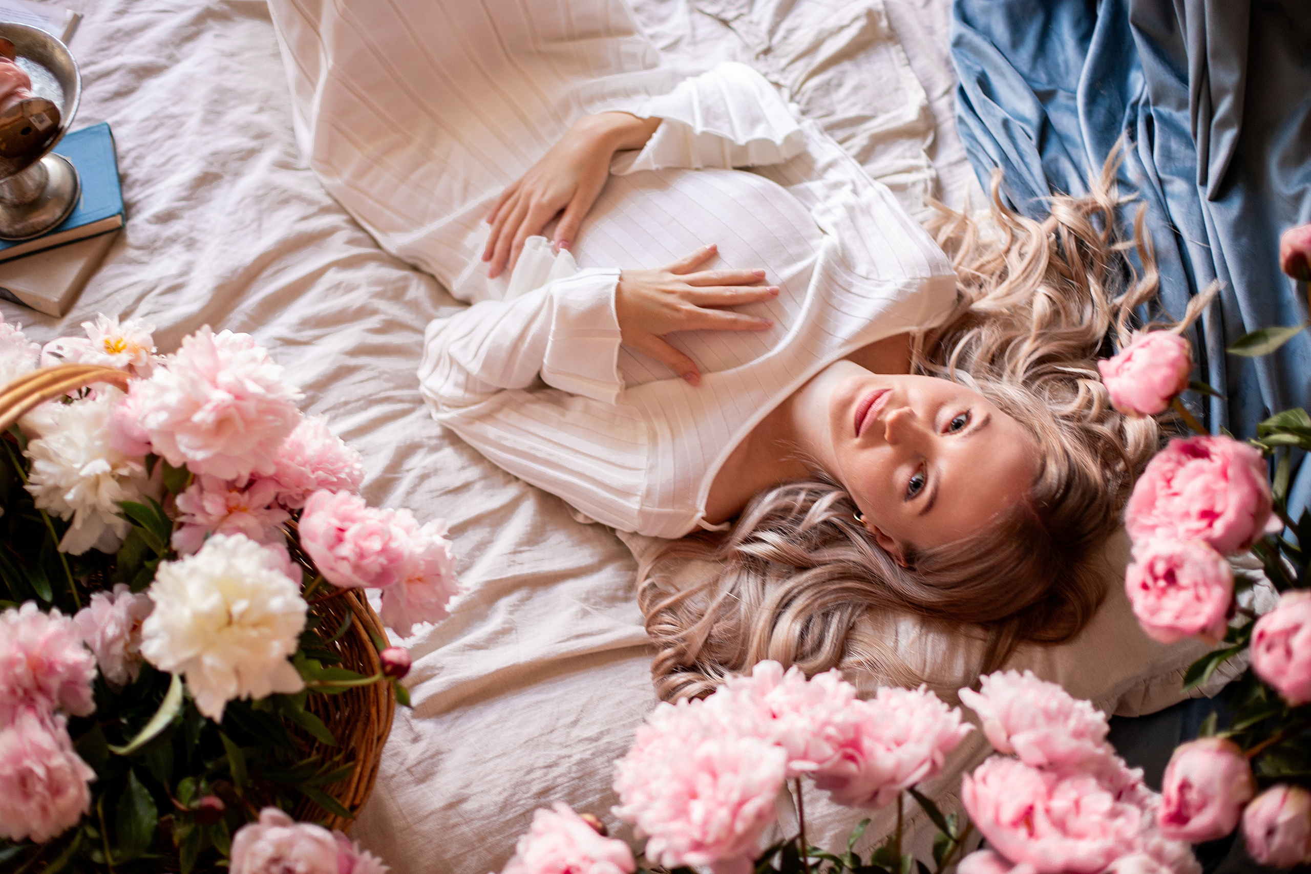 Съемка в живых пионах. Семейный и индивидуальный фотограф в Ростове-на-Дону