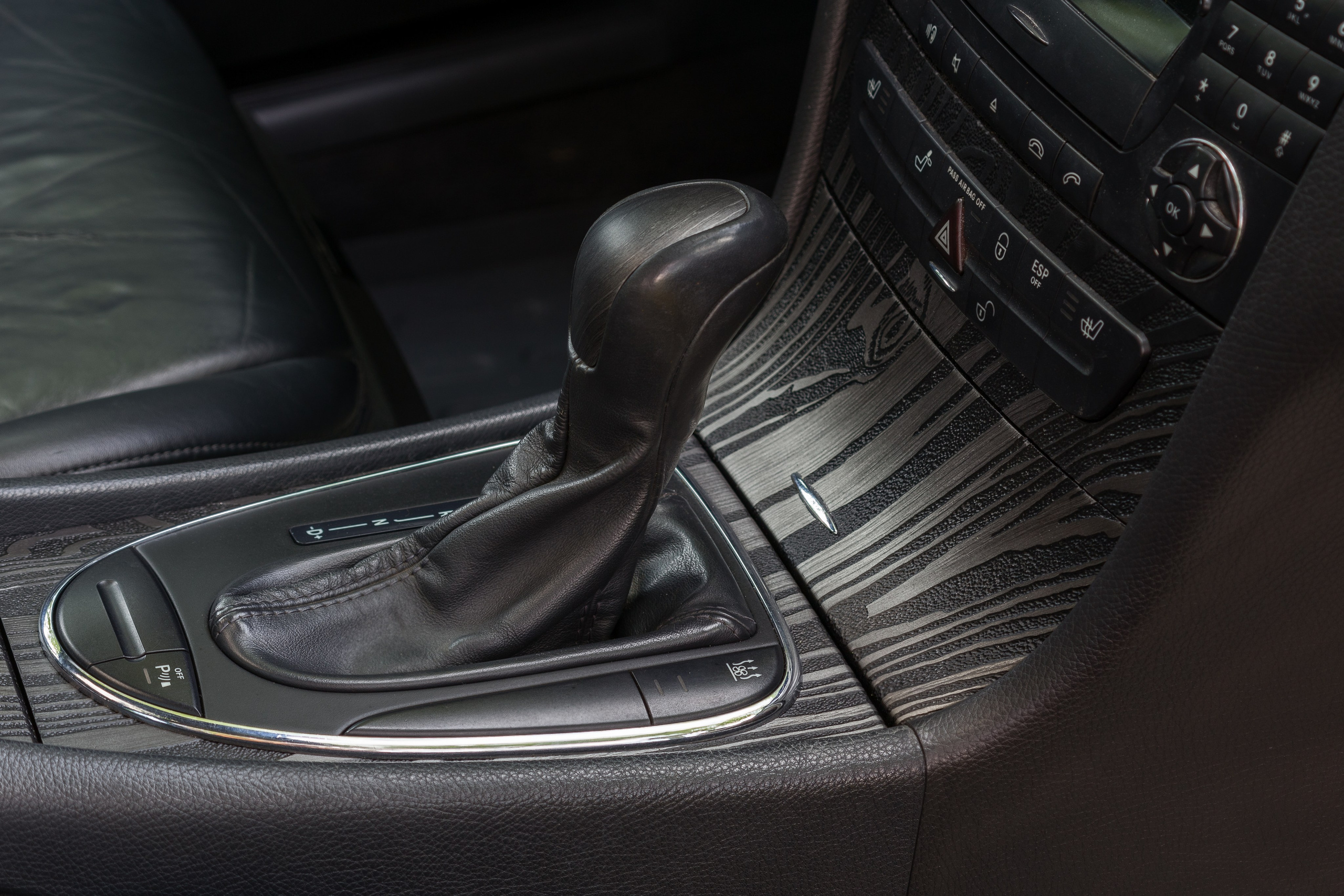 Фотосъемка автомобиля Mercedes для Evil Painter. Интерьерный фотограф и ретушер в Красноярске Денис Антропов