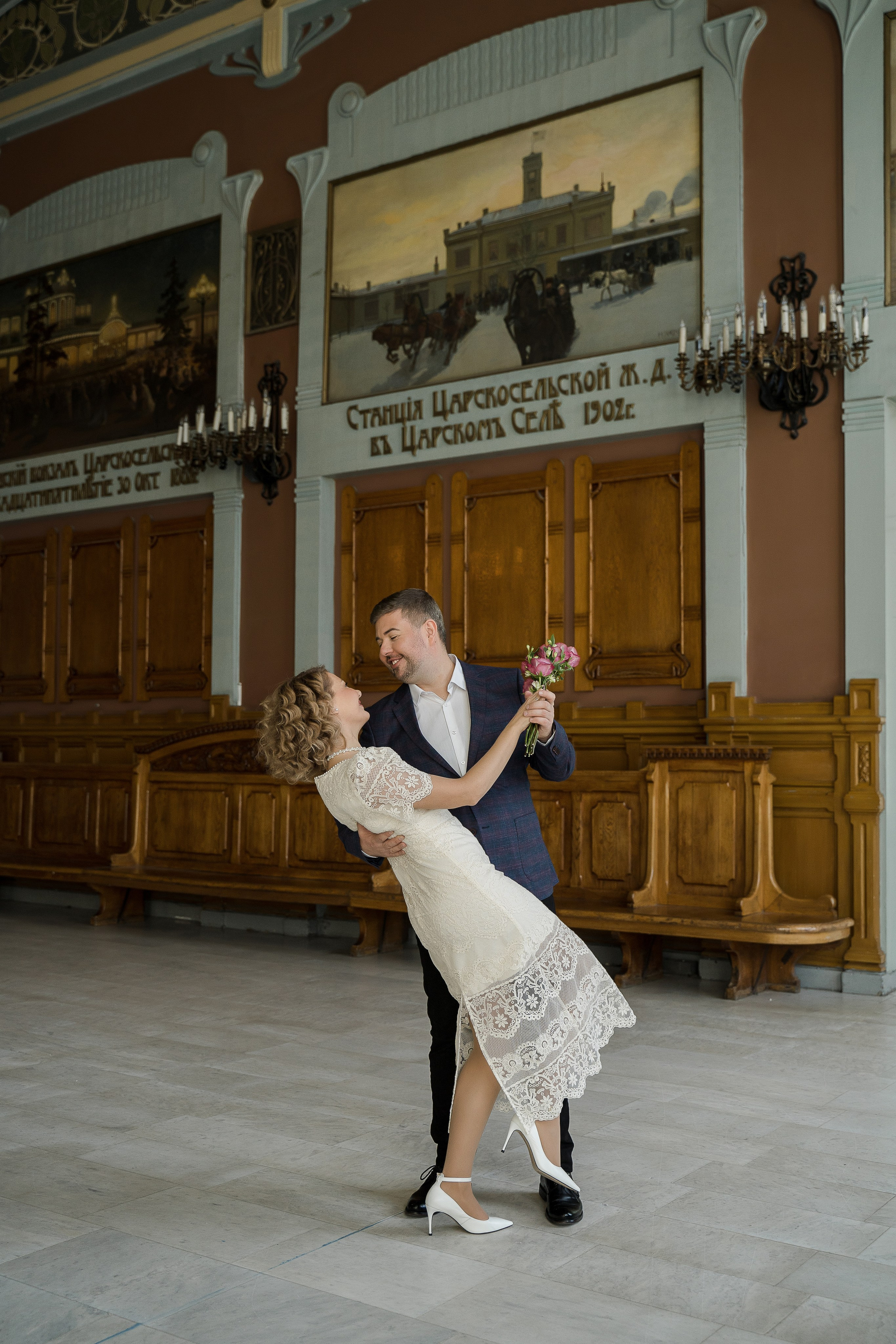 Свадебная фотосессия на Витебском вокзале. Свадебный и семейный фотограф в Пушкине и Санкт-Петербурге Мария Филиппова