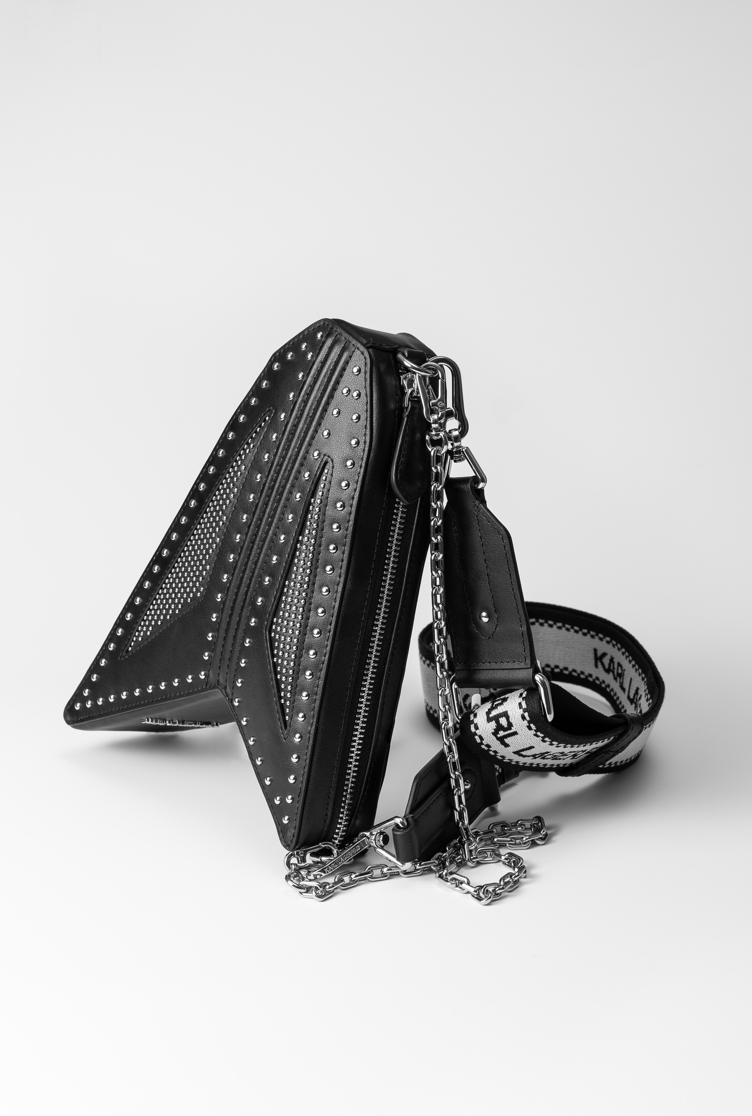 Сумка гитара Karl Lagerfeld на белом фоне