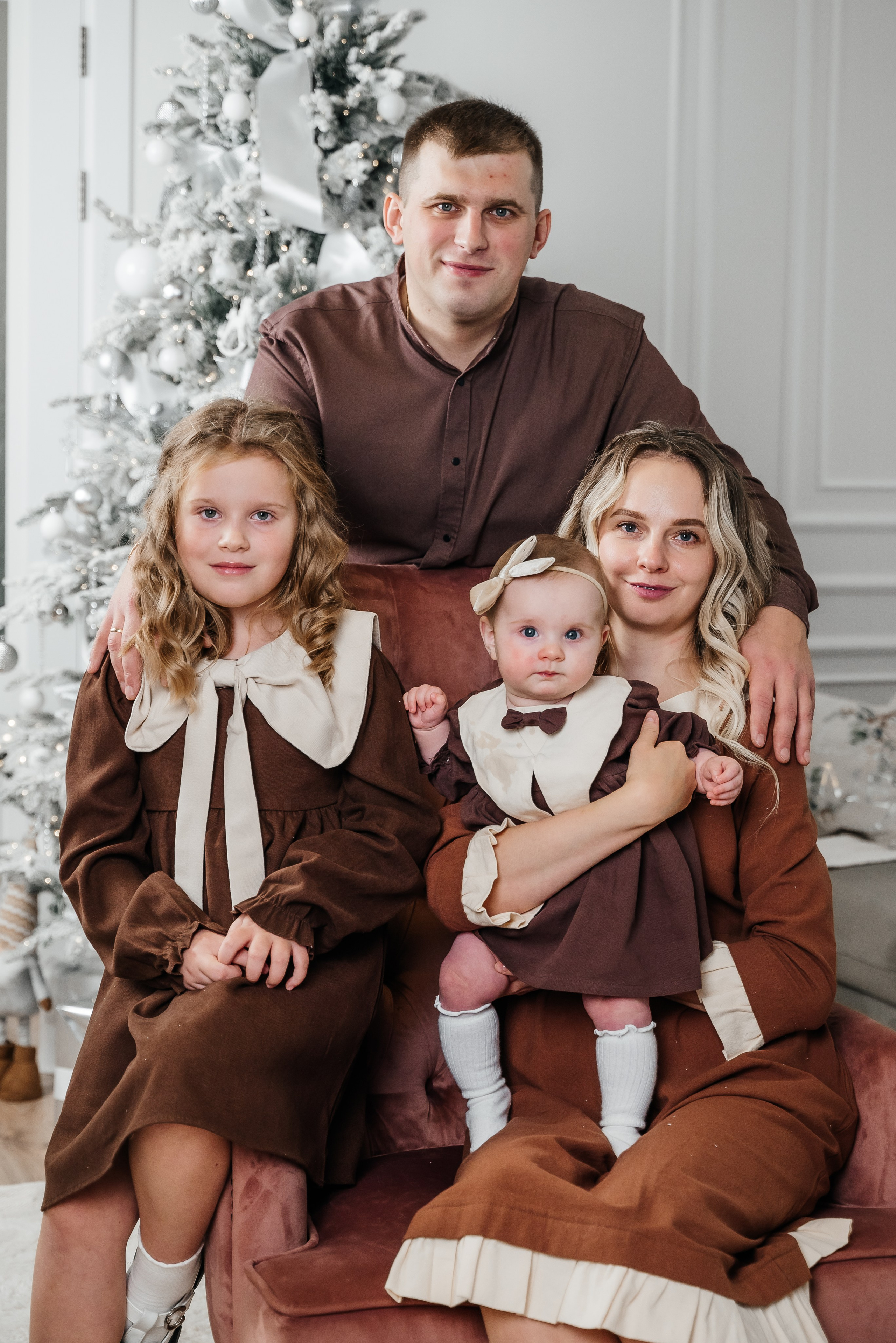 Мама, папа, 2 дочки (студия Персона). Фотограф в Дзержинске Наташа Баева
