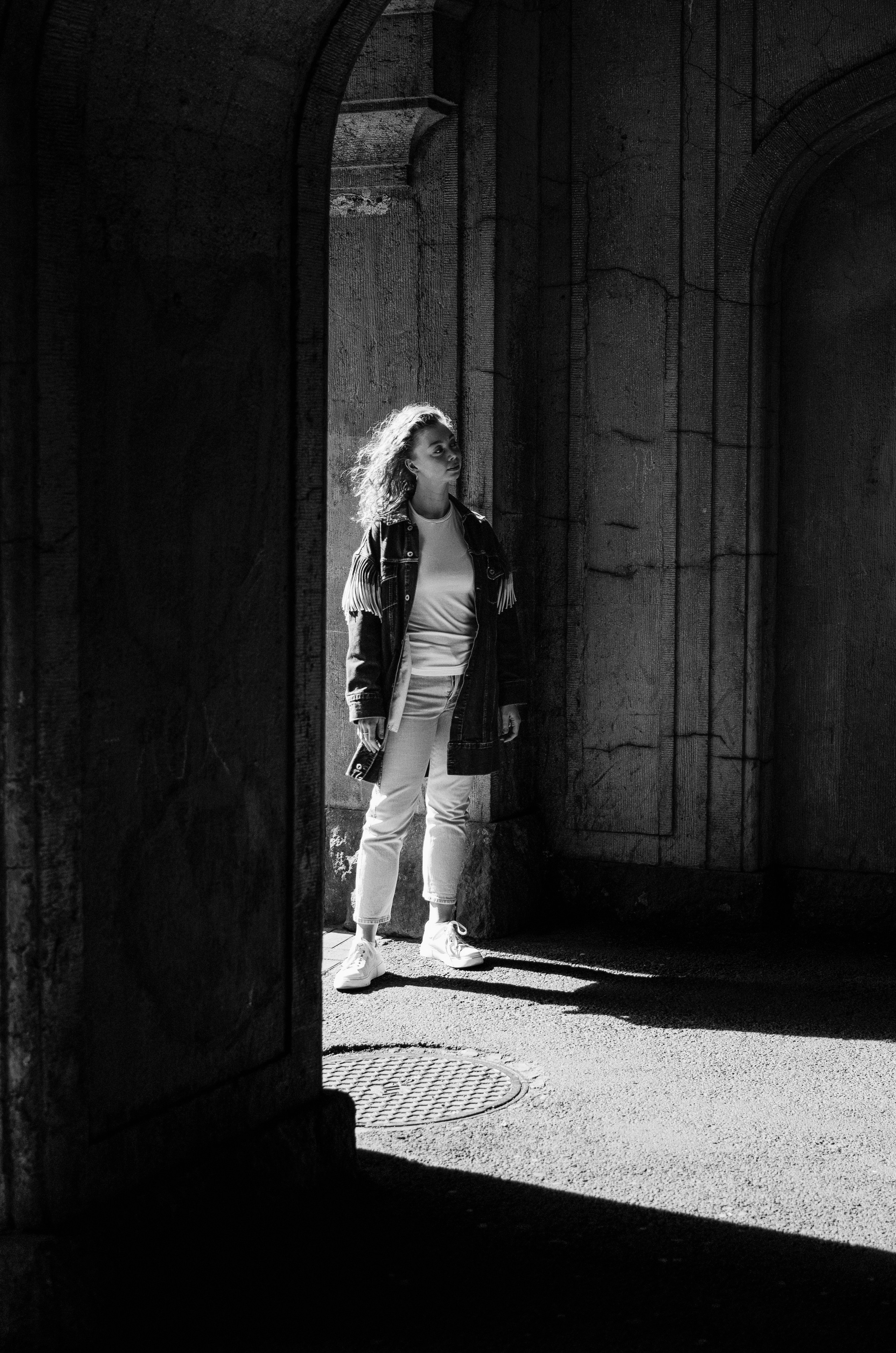 Фотопрогулка по питерским дворикам и парадным в формате разведки новых мест. Портретный и репортажный фотограф в Санкт-Петербурге Варвара Жукова