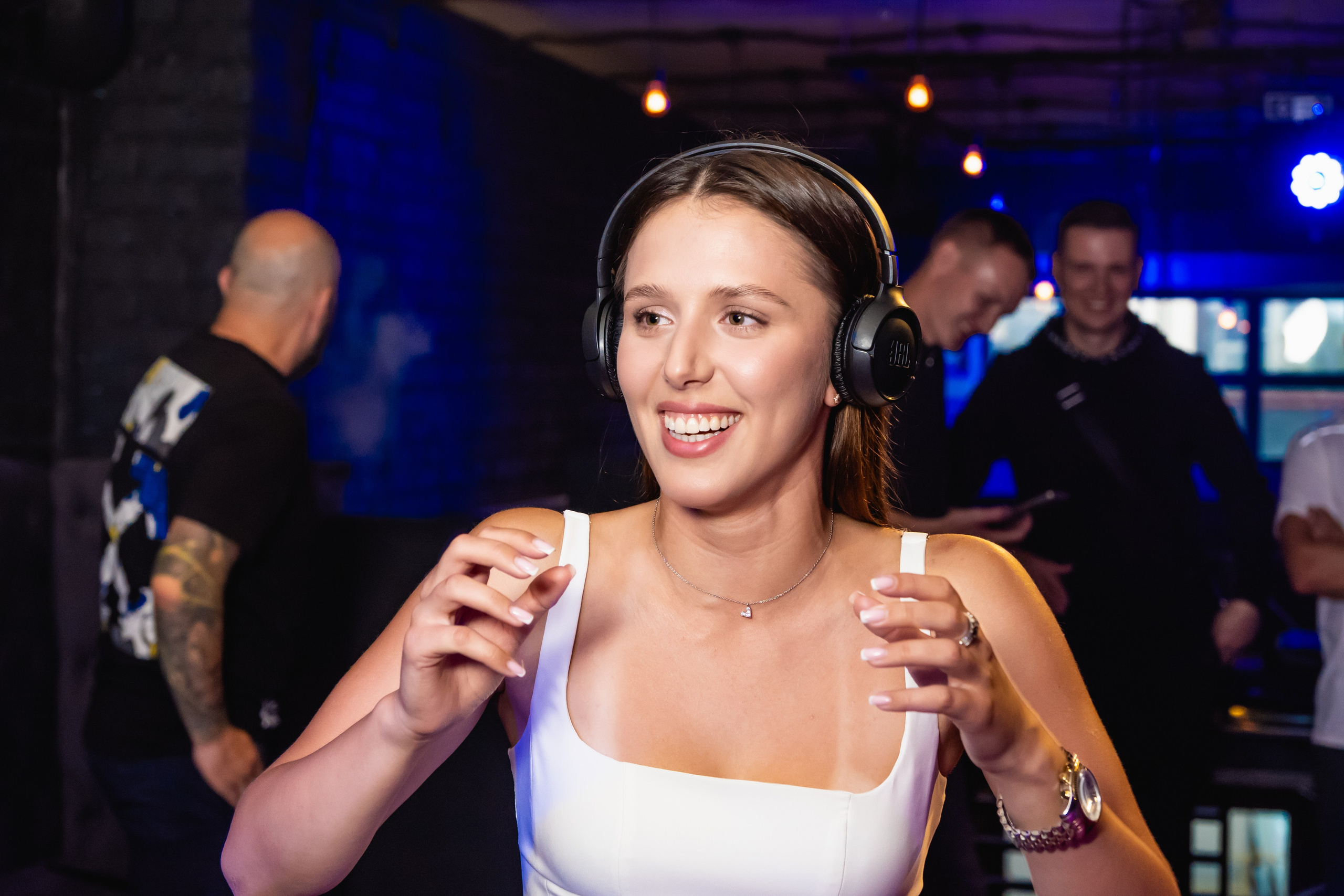 Выпускной Delta. Занимаюсь профессиональной фотографией и живу рядом с Байкалом. Работаю в разных жанрах