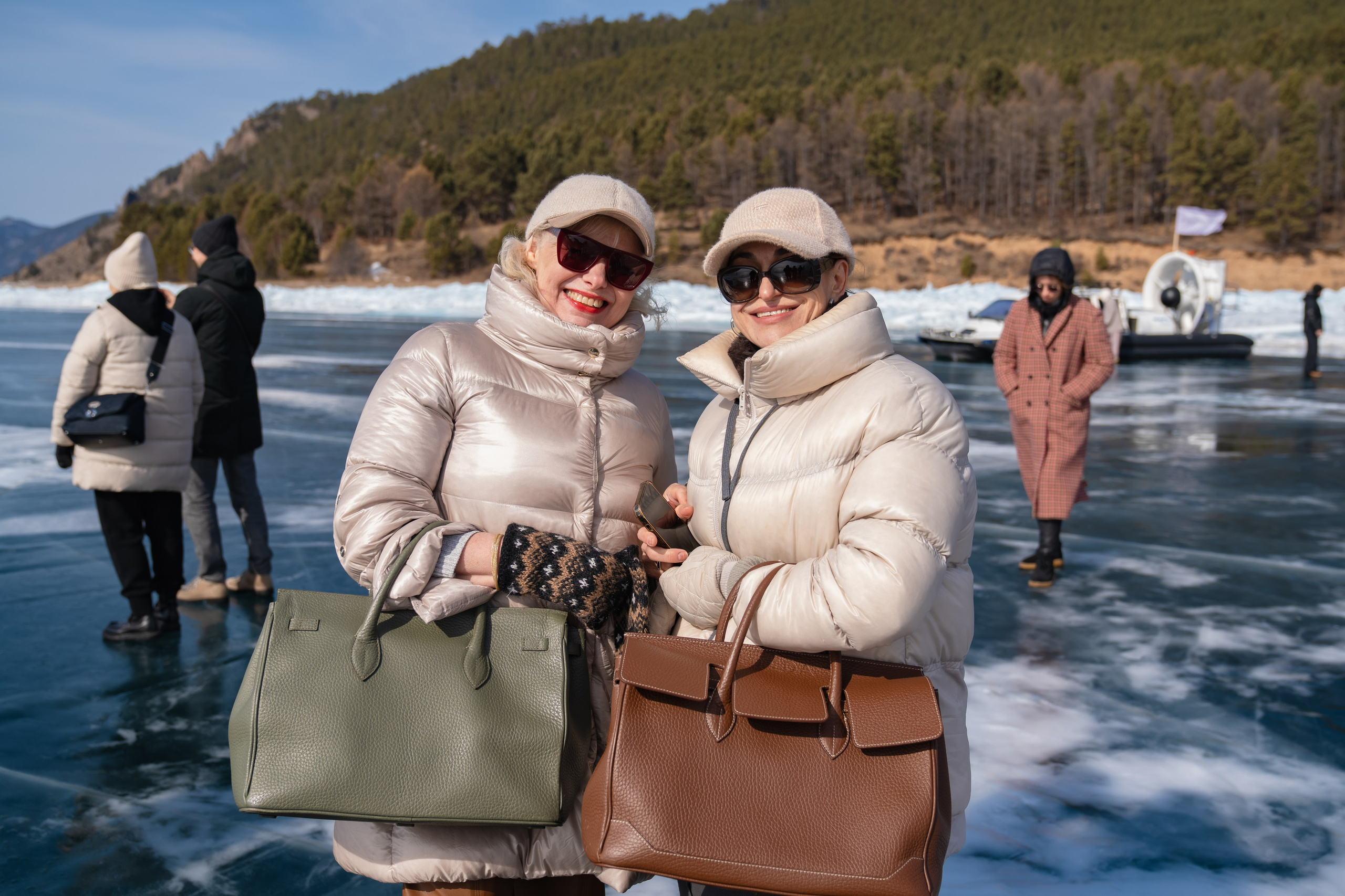 Байкал. Листвянка. Прогулка на Хивусах. Занимаюсь профессиональной фотографией и живу рядом с Байкалом. Работаю в разных жанрах