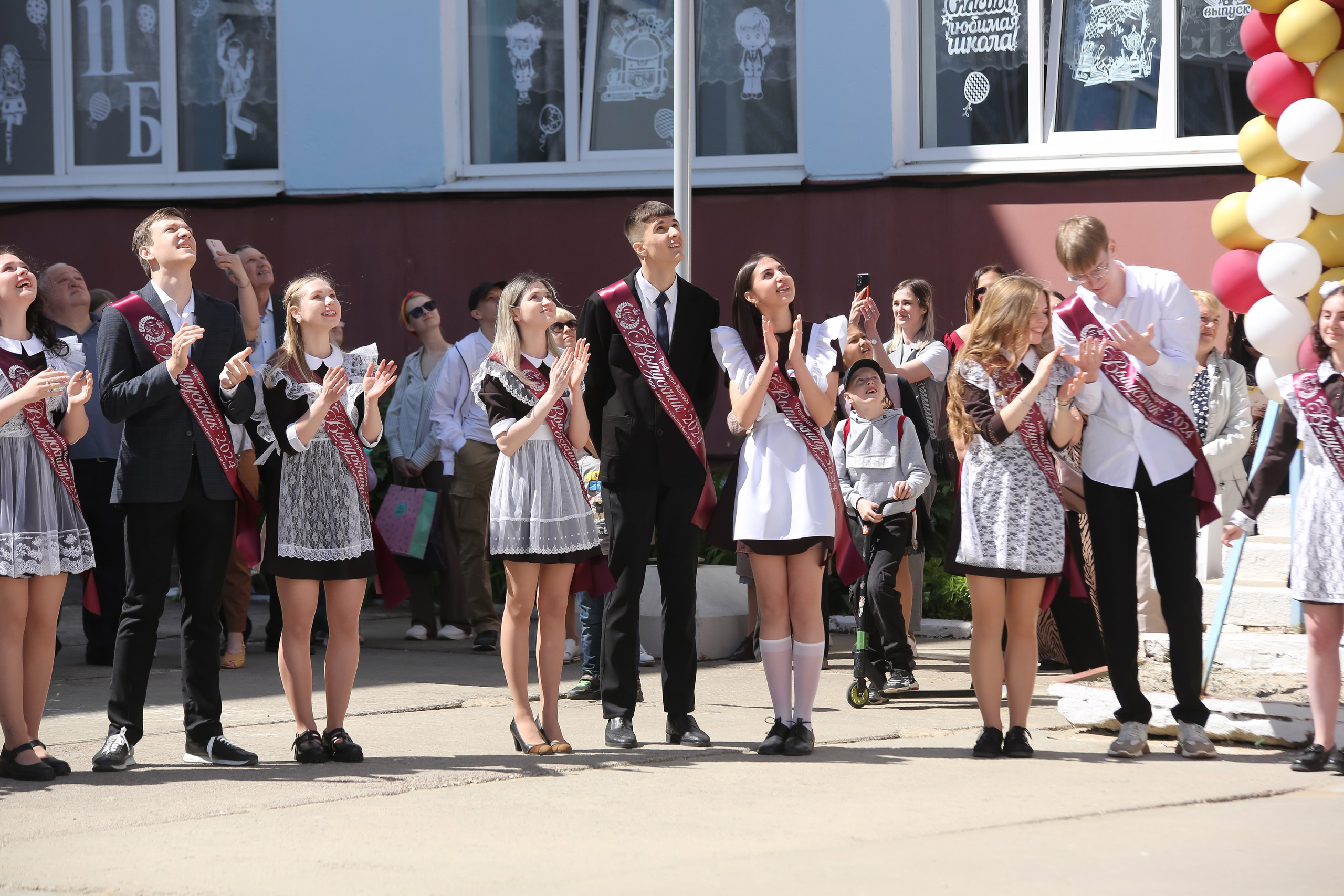 ЛИНЕЙКА «ПОСЛЕДНИЙ ЗВОНОК» 9 ШКОЛА 2024 г МЦЕНСК. ТВОЙ АЛЬБОМ / ТВОИ ПРАВИЛА