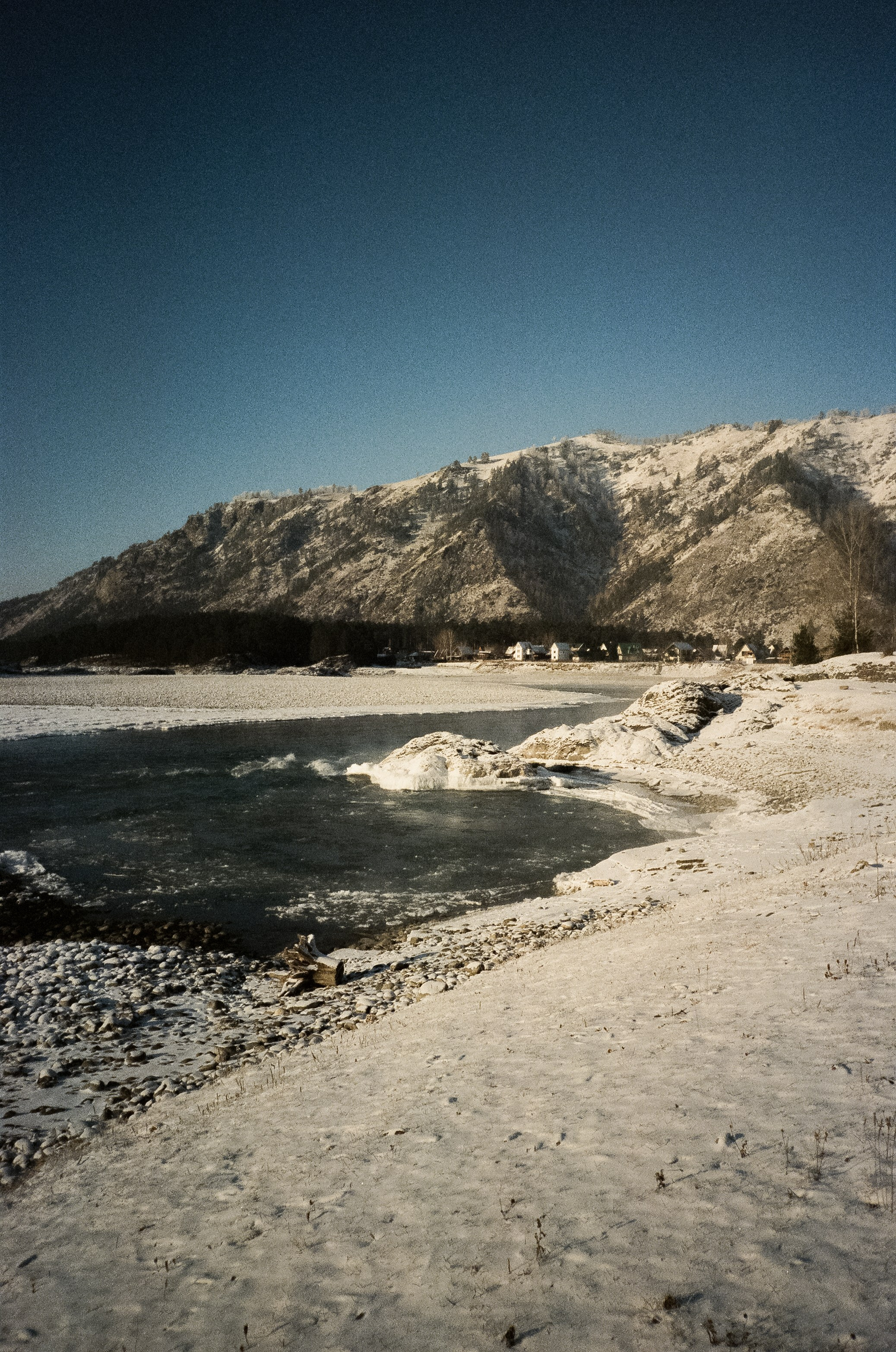 Манжерок и Бирюзовая Катунь в морозный день. Фотограф-документалист Мария Осокина