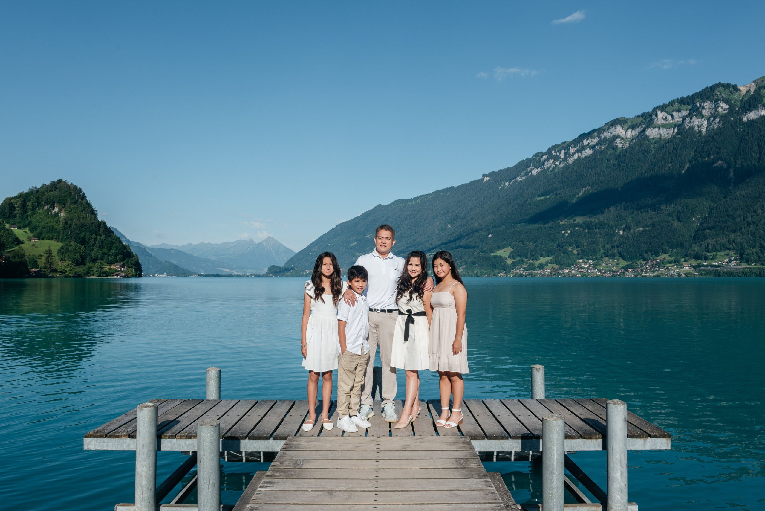 Jon, Michelle, Camille, Gabriel and Hannah (Iseltwald, Suisse). Photographe en Suisse et en Europe Anna Alekseenko