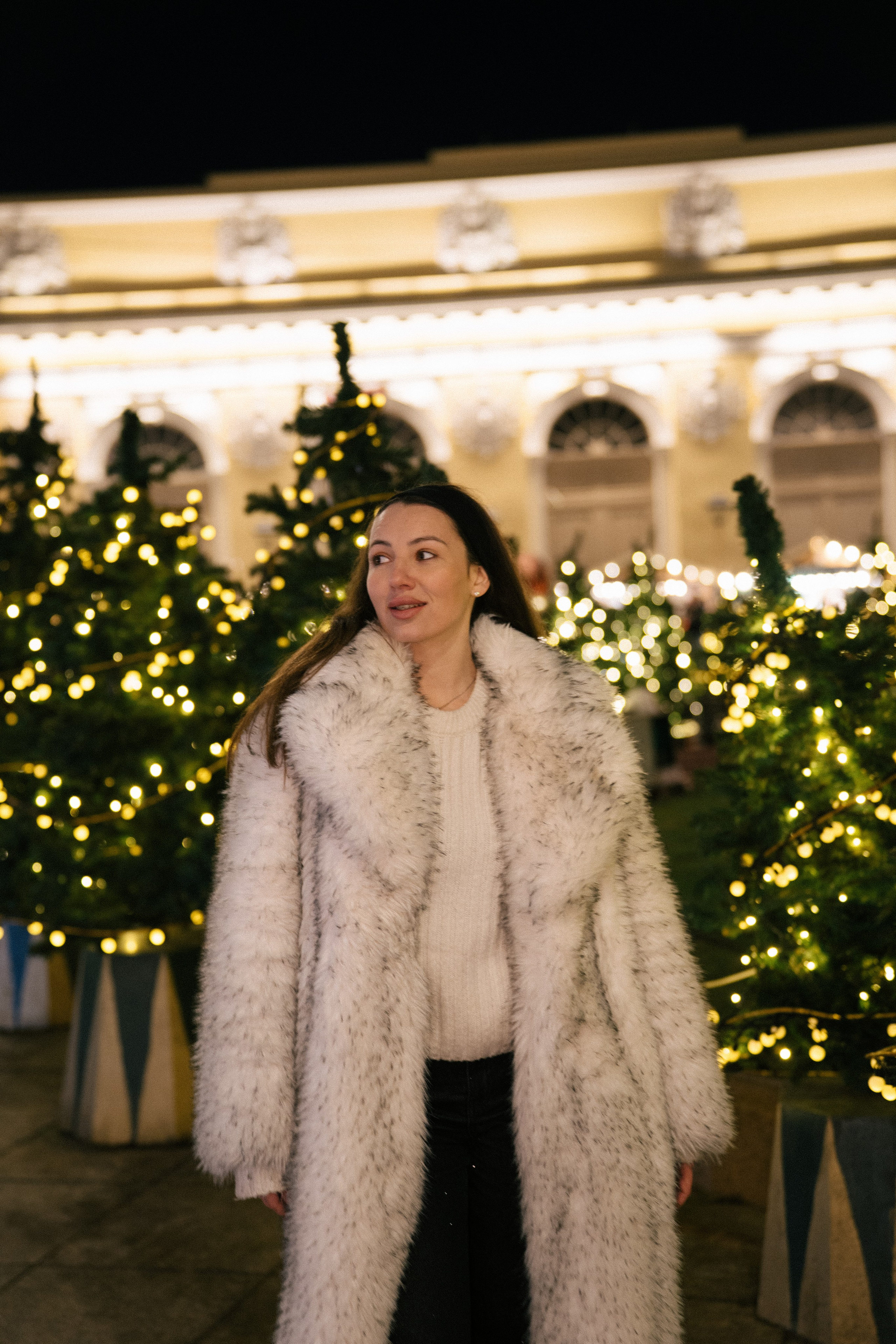 ПРОГУЛКА НА МАНЕЖНОЙ ПЛОЩАДИ ДЛЯ ДЕВУШКИ ПЕРЕД НОВЫМ ГОДОМ (НОВОГОДНЯЯ ФОТОСЕССИИЯ НА МАНЕЖНОЙ ПЛОЩАДИ). Профессиональный фотограф, Санкт-Петербург — Виктория Богомолова