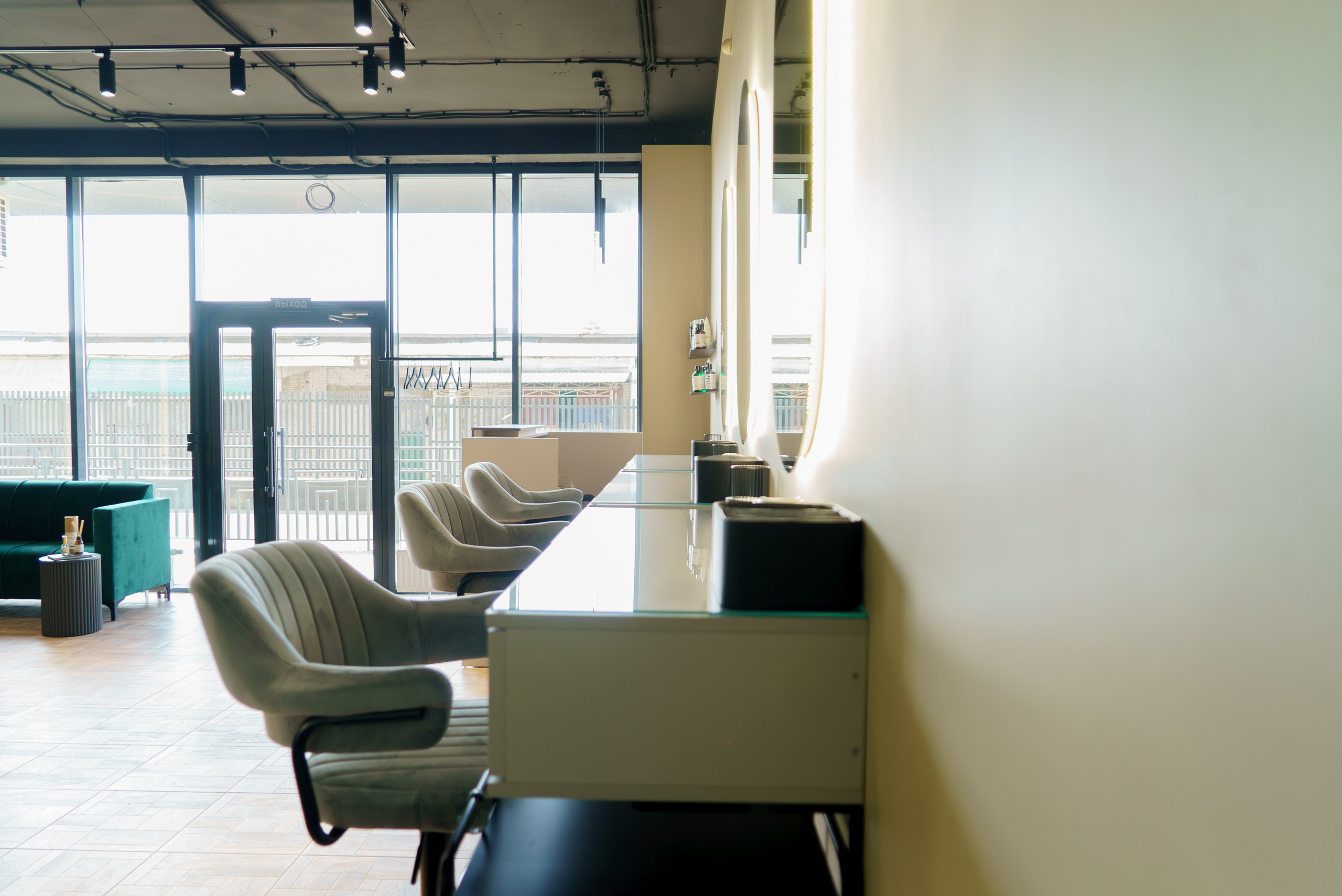 Профессиональная интерьерная фото и видео съемка студий красоты Яркая интерьерная фотосъемка для бьюти-коворкинга и студий. Шедевры для Вас! Фотограф и Видеограф в Краснодаре Пахиев Руслан