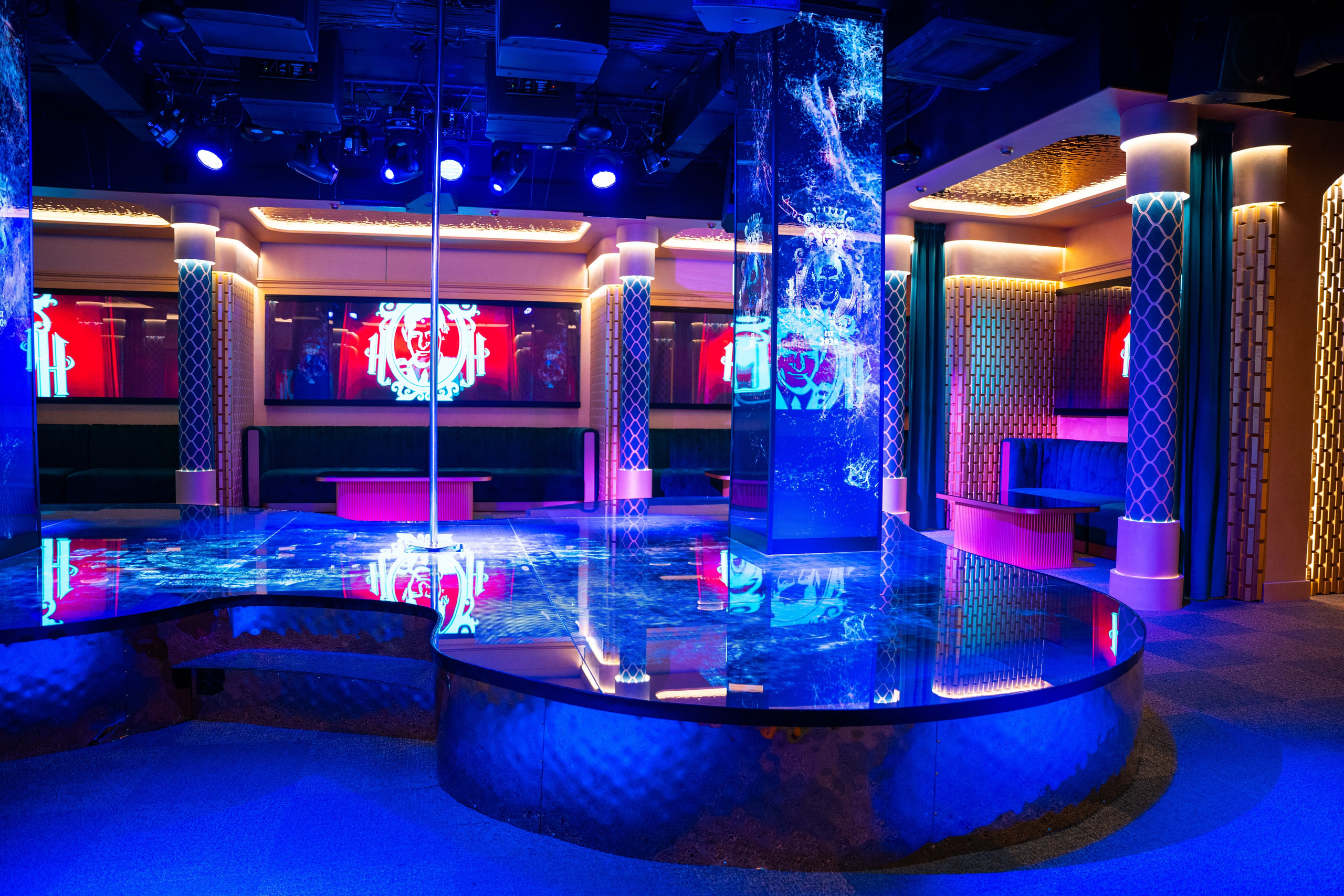 Фотосъемка интерьера стриптиз-клуба Hefner — элитный клуб Краснодара. Интерьерная фотосъемка клуба Hefner в Краснодаре — профессионально. Шедевры для Вас! Фотограф и Видеограф в Краснодаре Пахиев Руслан