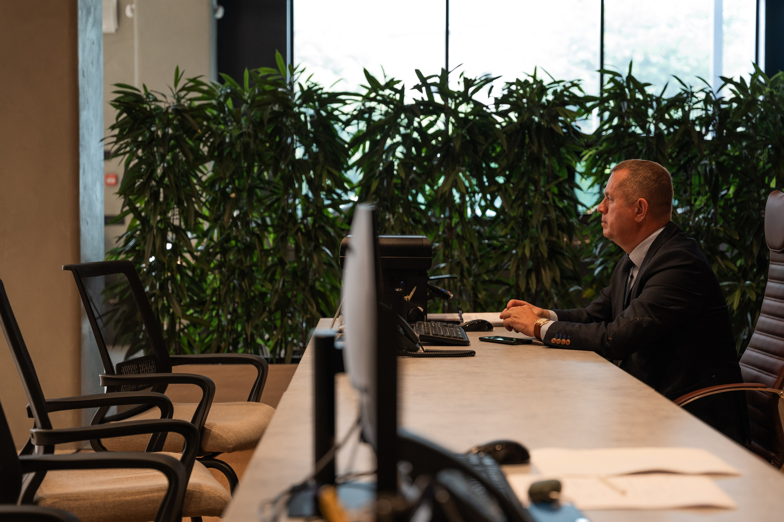 Интерьерная фотосъемка автосалона Elrus в Краснодаре. Zeekr, LiXiang Профессиональная фотосъемка интерьера премиум-автосалона в Краснодаре. Шедевры для Вас! Фотограф и Видеограф в Краснодаре Пахиев Руслан