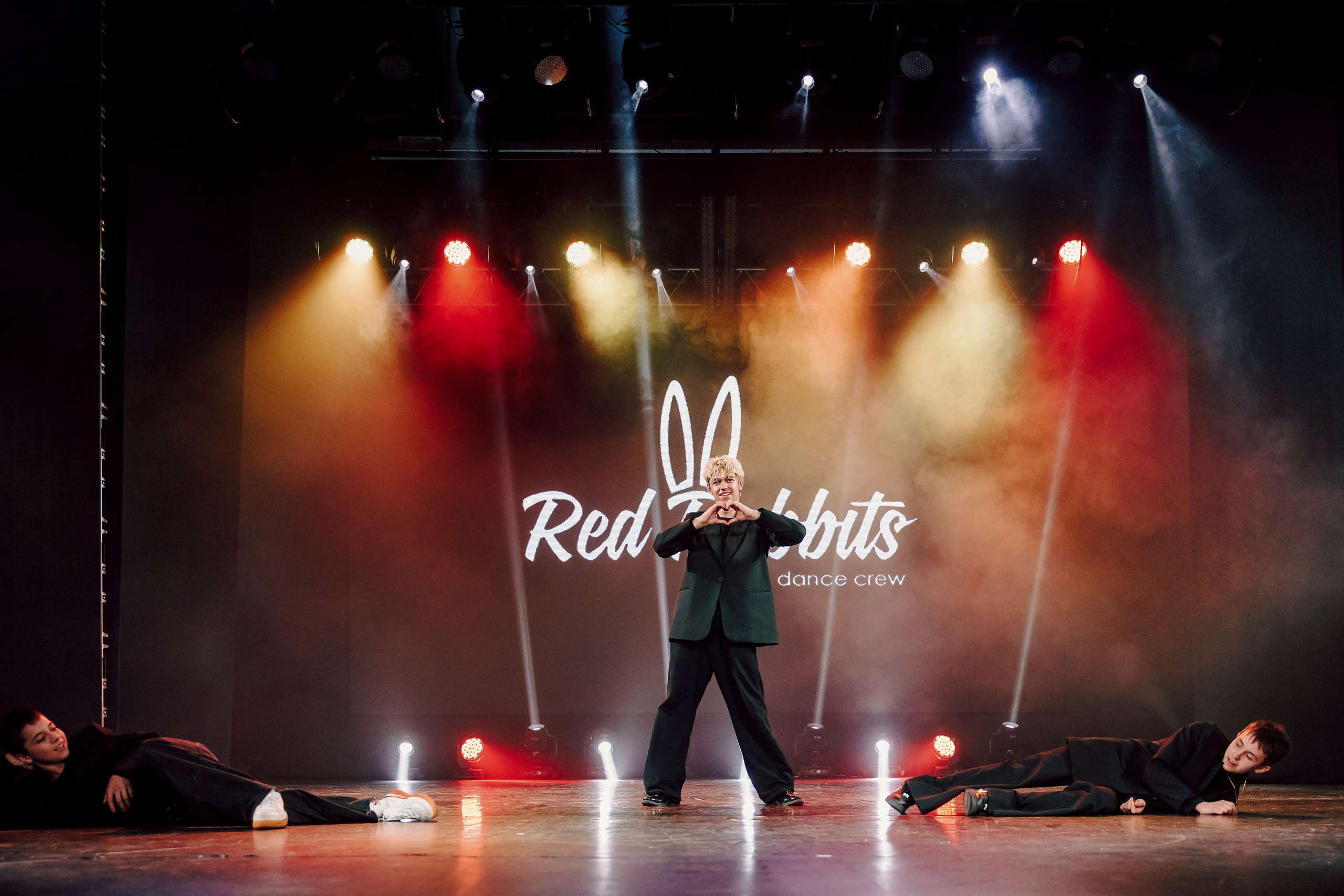 Отчётный концерт танцевальной школы «Red Rabbits» 2025. Лёшка Варзегов — фотограф