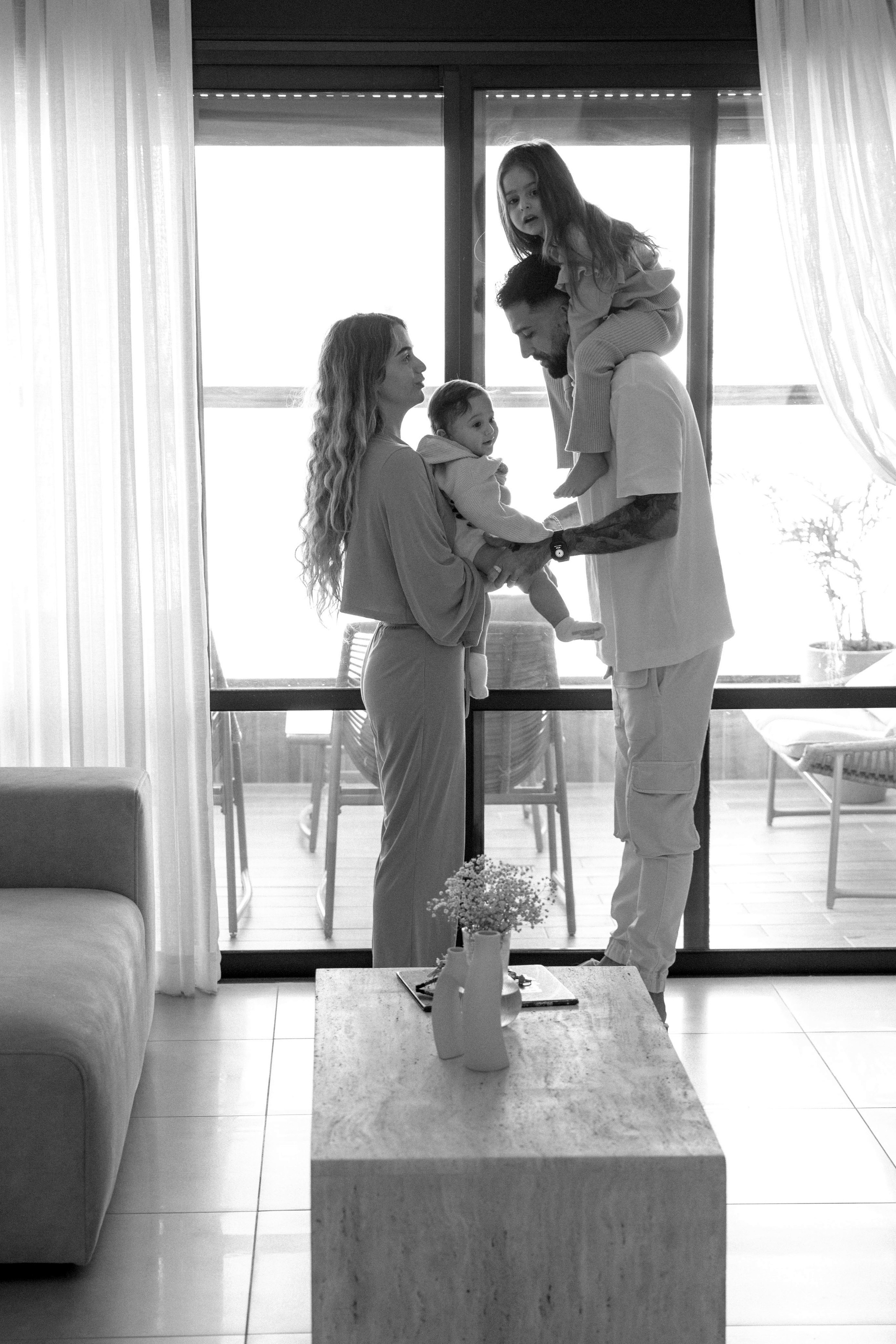 Family photoshoot at home. Главная