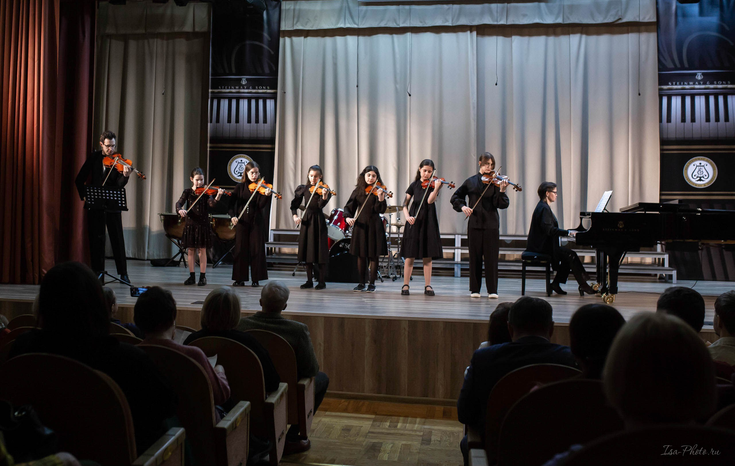 Отчётный концерт ДШИ им. Н.А. Римского-Корсакова. Струнный отдел. Репортажный фотограф в Москве