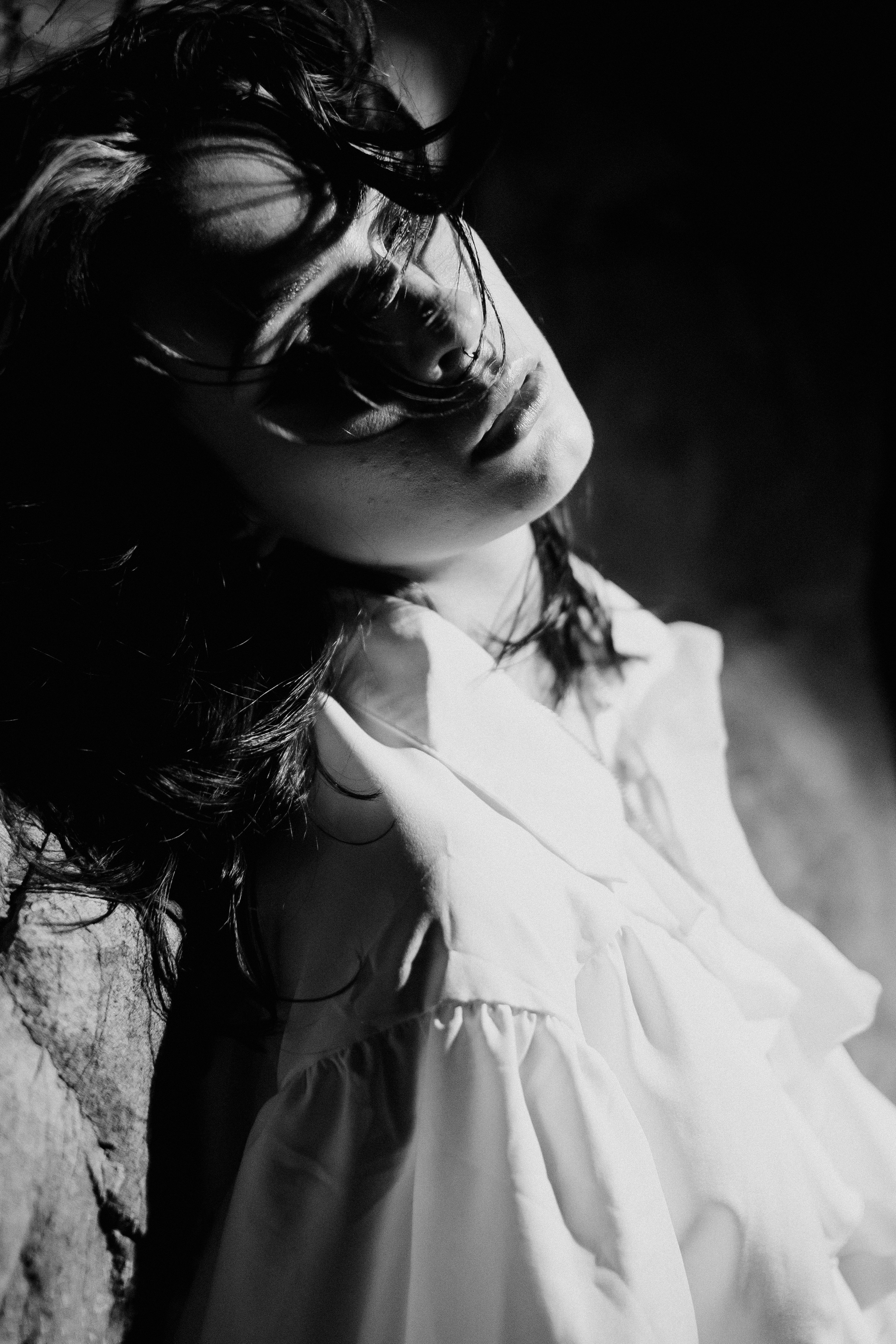 Съёмка у моря с оленьими рогами