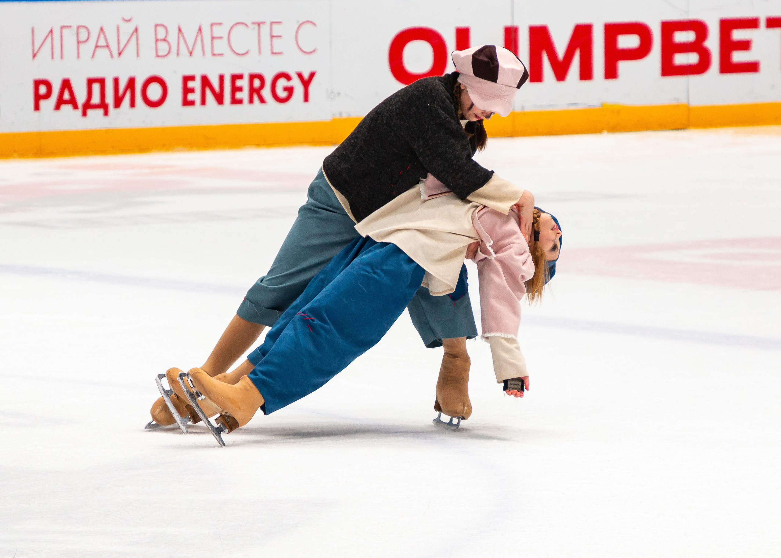 VII Ежегодный фестиваль массовых танцев на льду и фигурного катания «Петровский лёд» Санкт-Петербург 2024. Репортажный фотограф в Москве