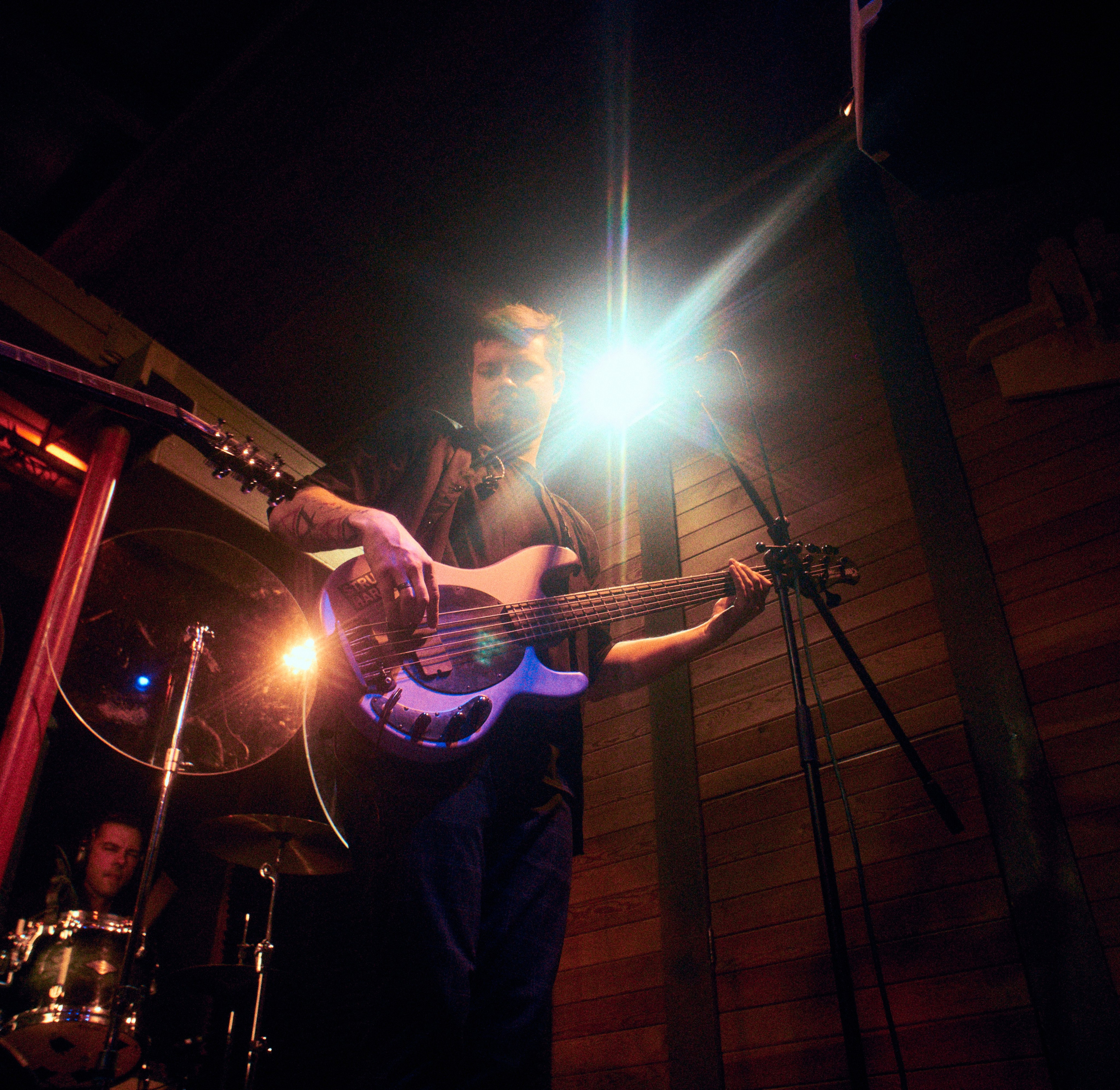 ГОЛОВА МУЭССЫ — КОНЦЕРТ 18-10-2025 В КИТАЙСКОМ ЛЕТЧИКЕ. Фотография для артистов