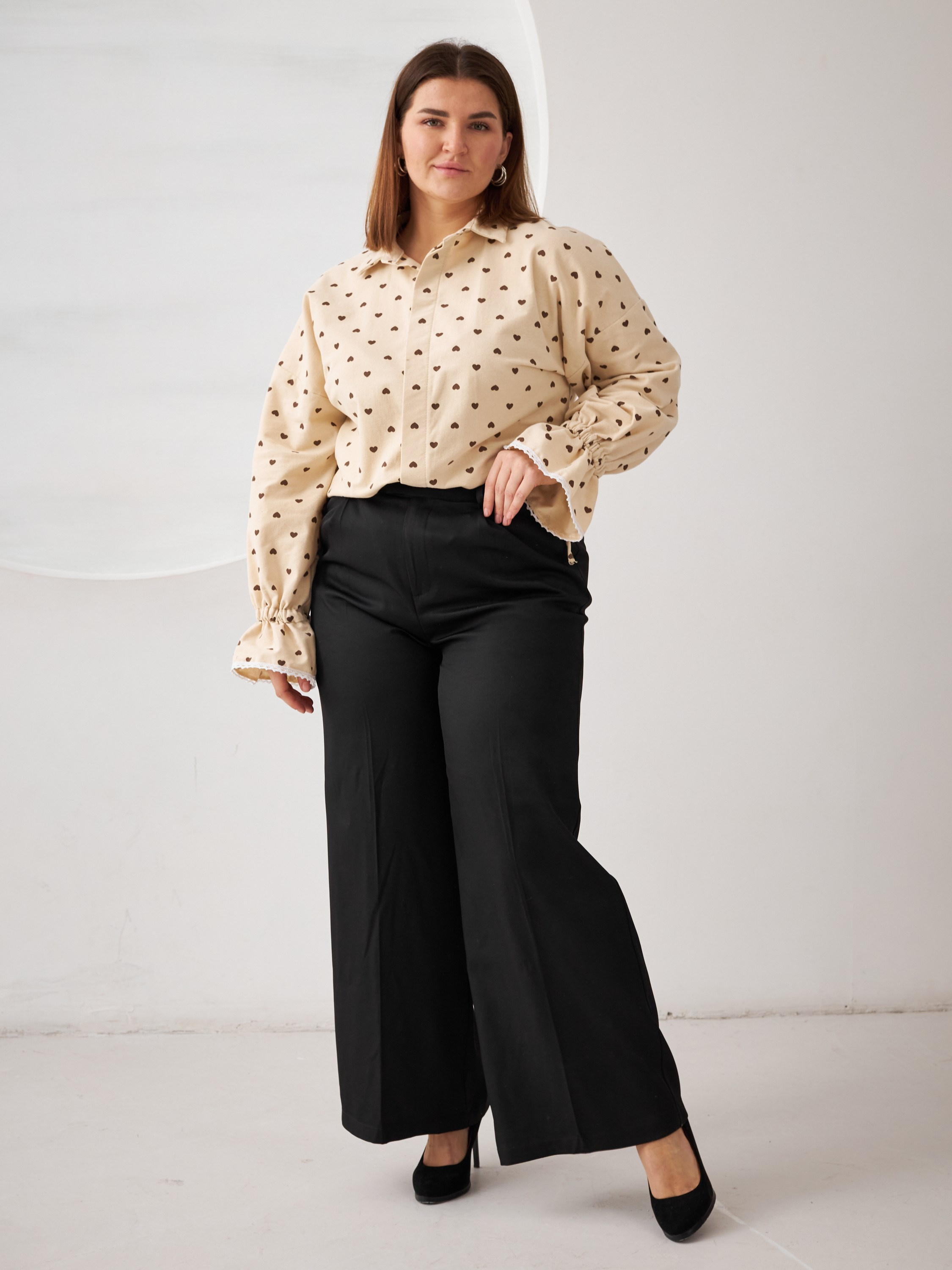 Фотосъемка рубашек Екатеринбург Wildberries ВБ Ozon Озон фотосессия одежды Екб заказать цена фотосъемка товара WB блузки карточки товара. Фотограф Екатеринбург Анастасия Жерновская | Маркетплейсы и нейрофото