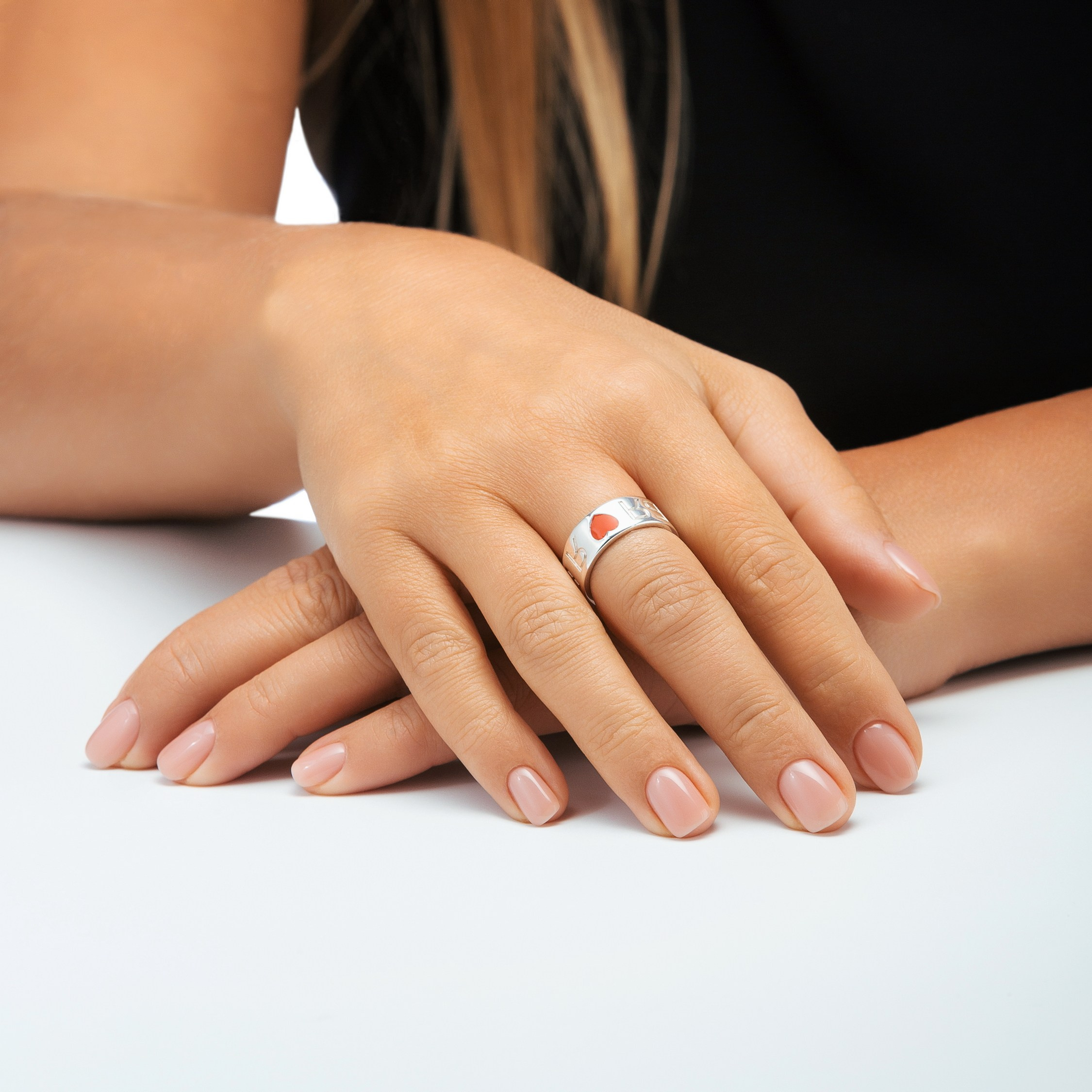 Профессиональная съёмка контента для ювелирного бренда. Профессиональный фотограф в Санкт-Петербурге. Сергей Пушкин