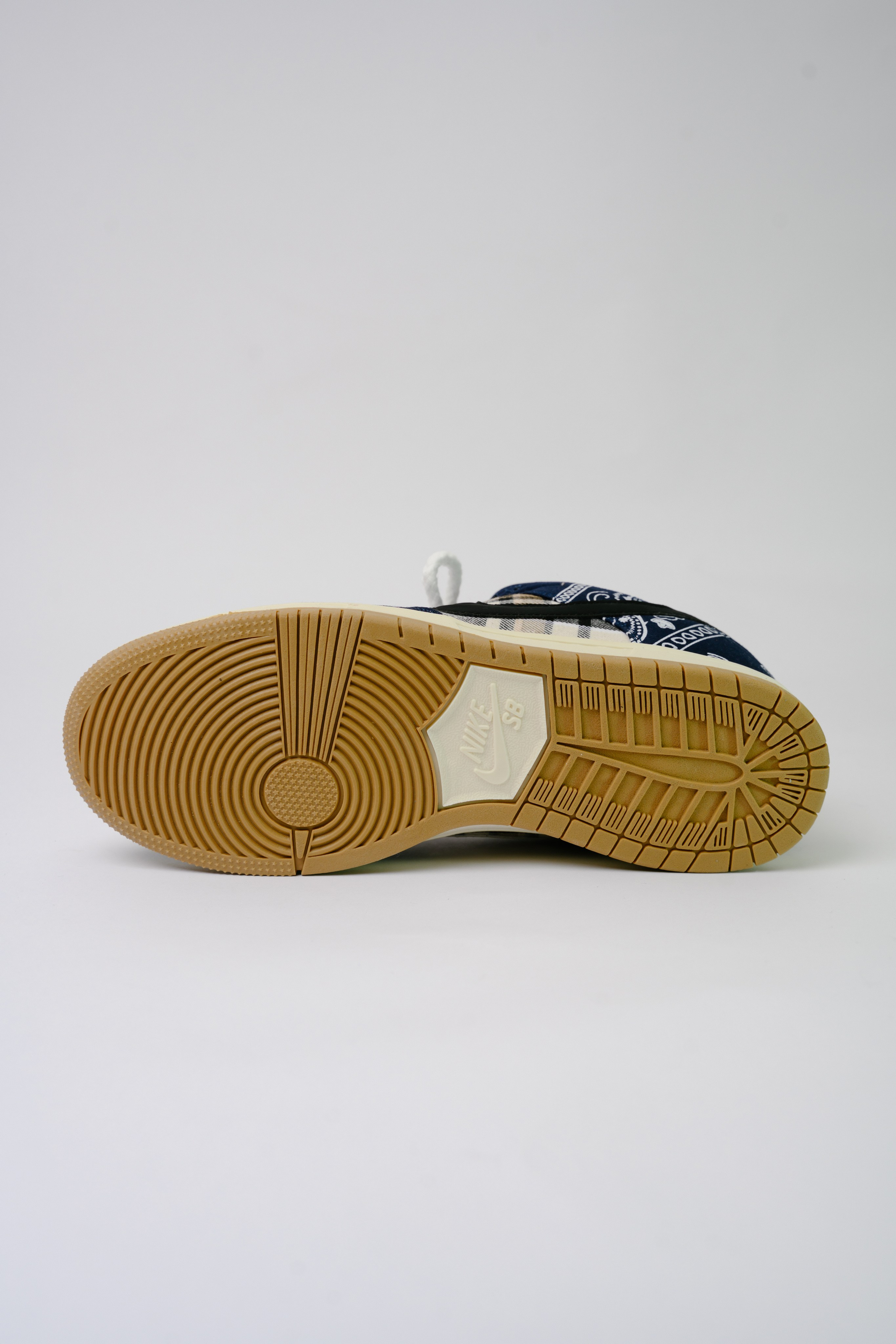 Кроссовки для wb. Фотограф в Красноярске