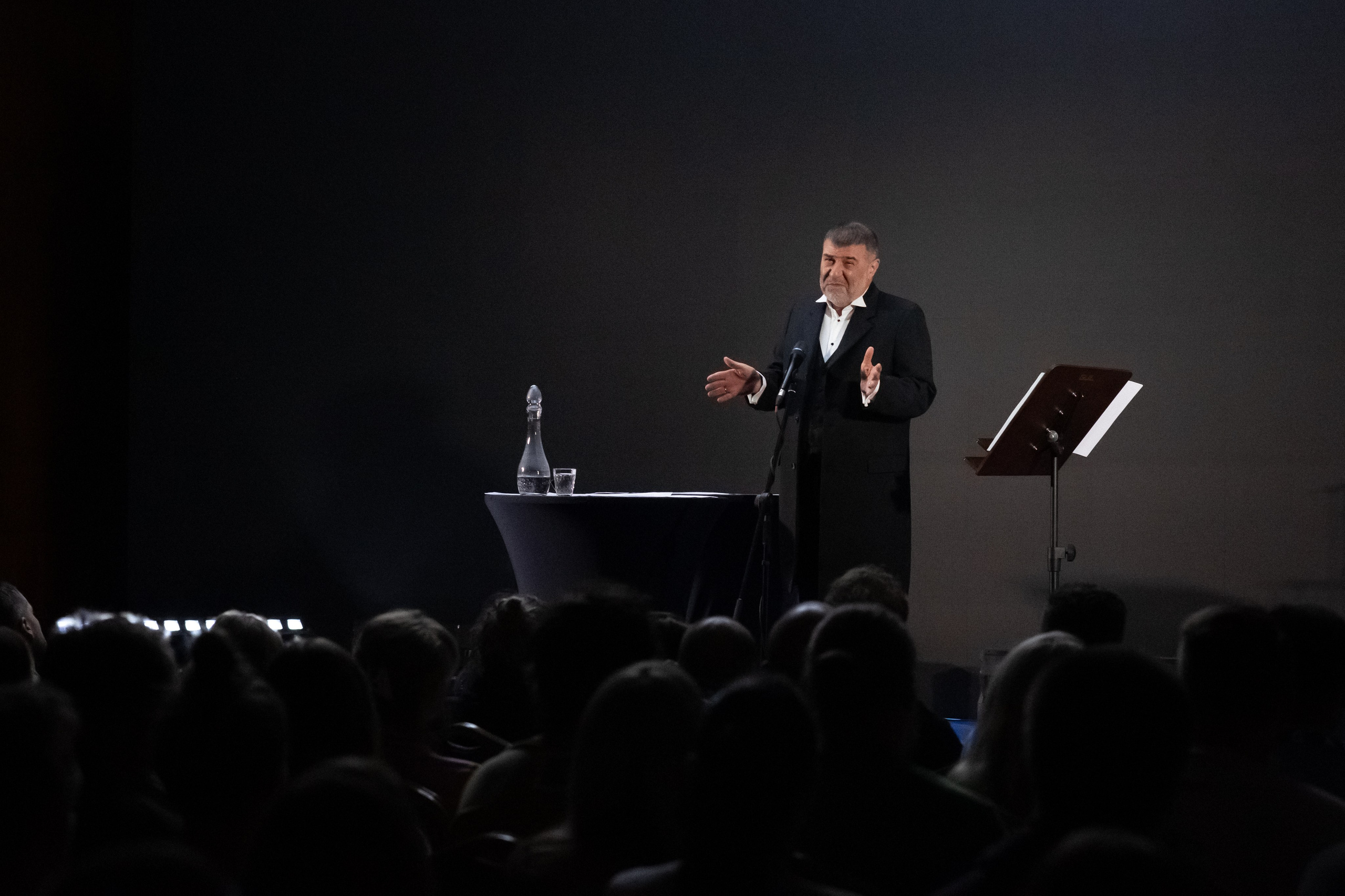 ЕВГЕНИЙ ГРИШКОВЕЦ [СПЕКТАКЛЬ]. Арина Тамочкина. Фотограф Краснодарю