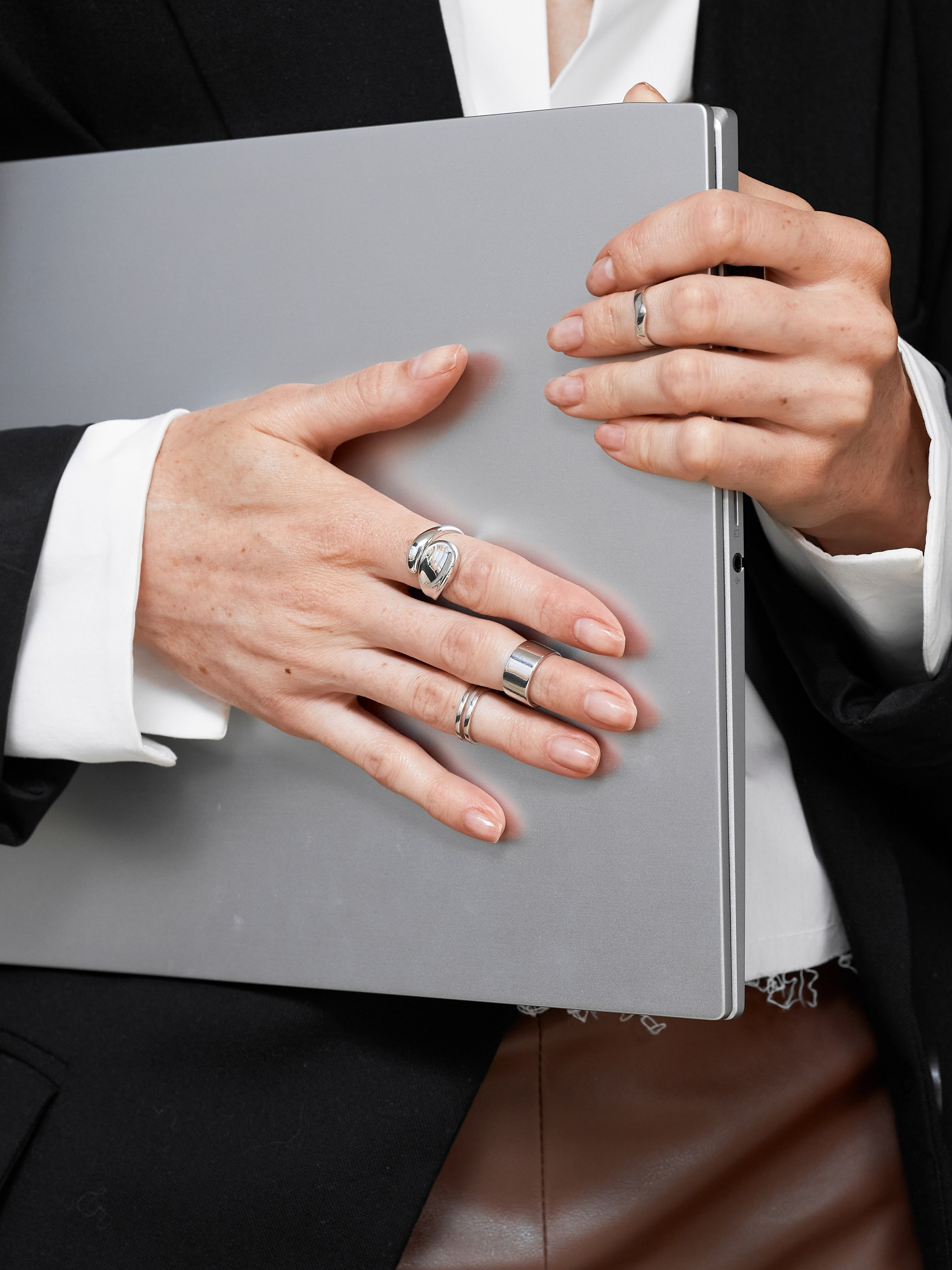 Имиджевая фотосъемка Silvervibe Екатеринбург Wildberries ВБ Ozon Озон контент для бренда Екб заказать цена фотосъемка товара WB имидж. Фотограф Екатеринбург Анастасия Жерновская | Маркетплейсы и нейрофото