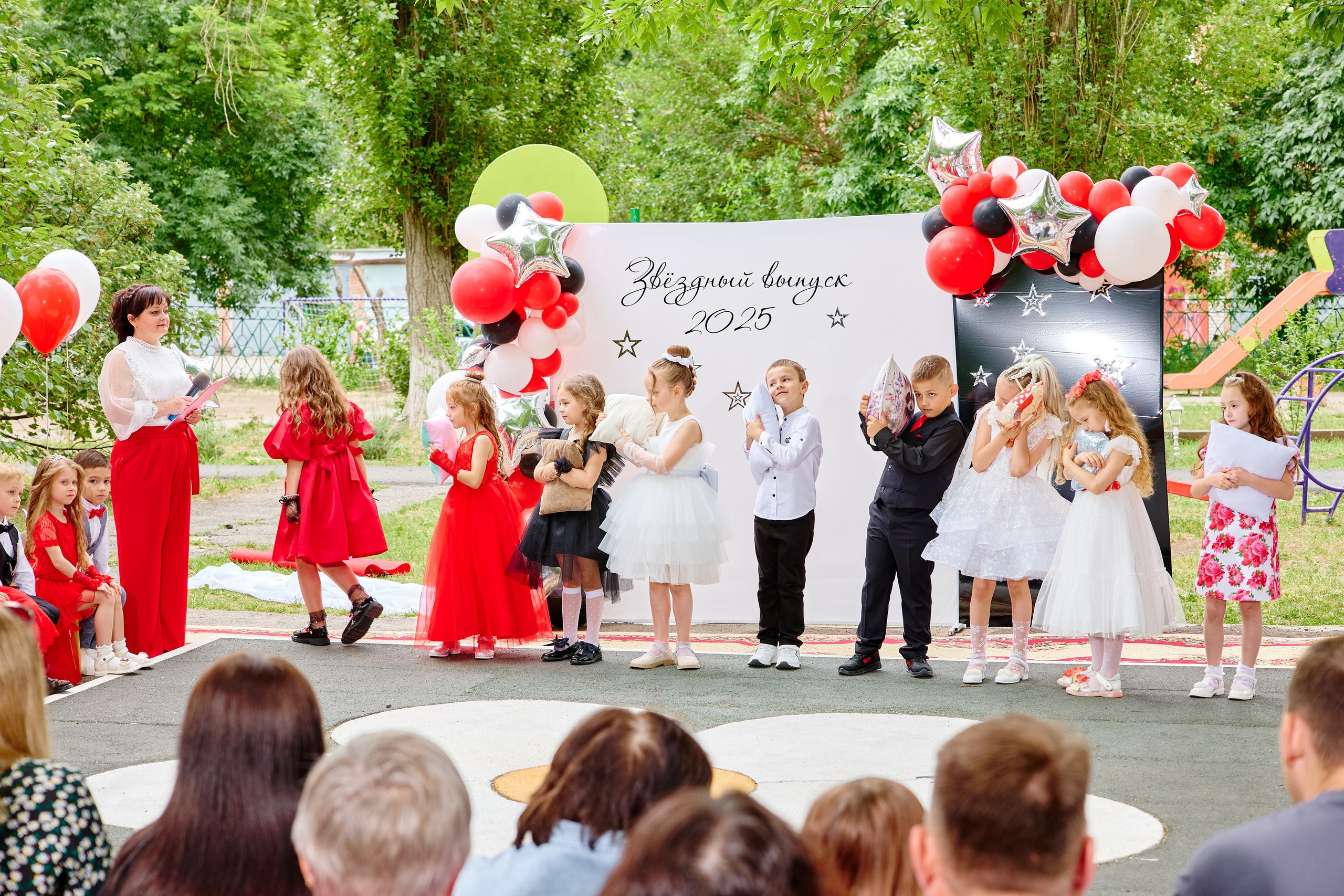 Выпускной 45 сад. Фотограф Выпускные альбомы Таганрог Сергей Коробченко