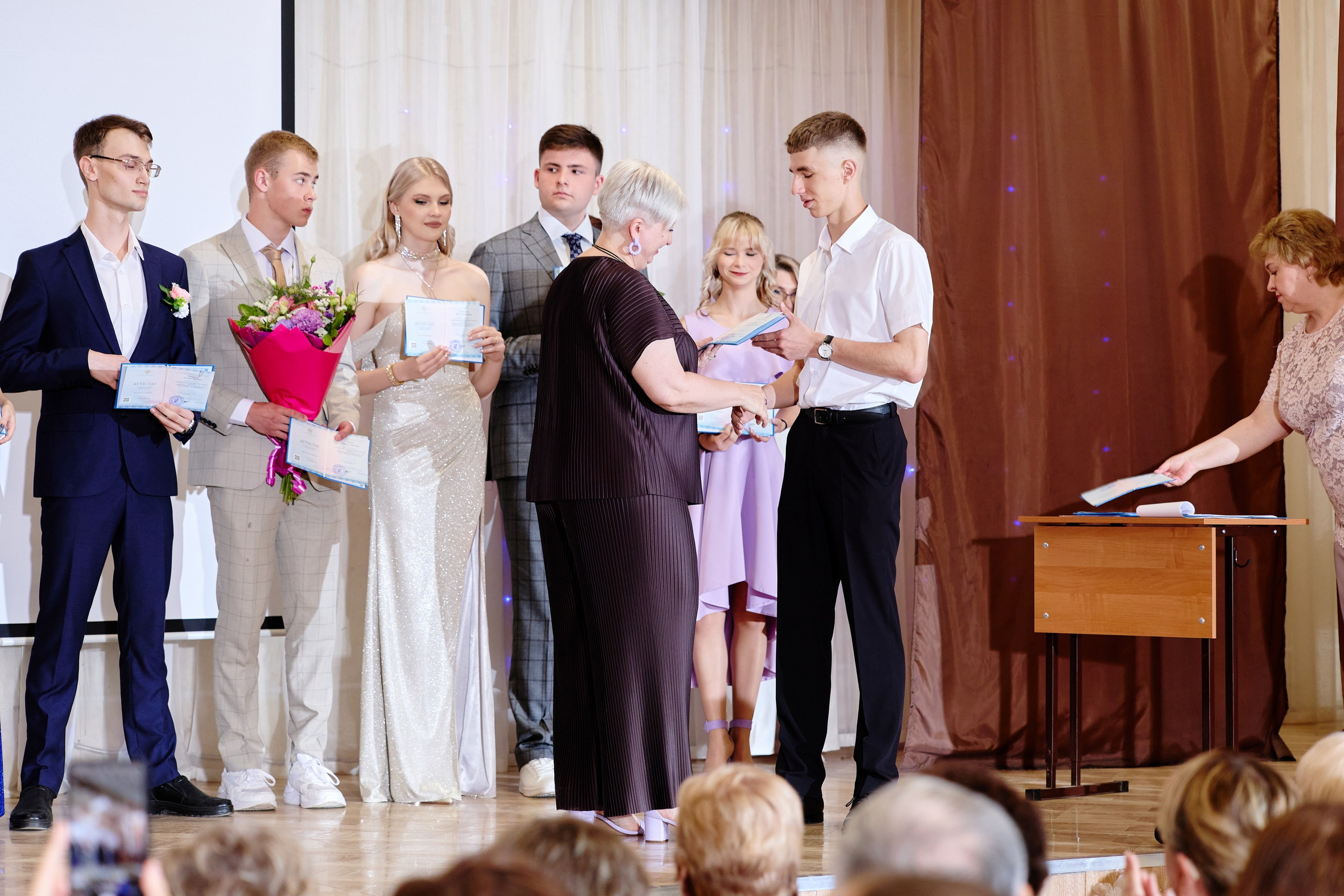 Выпускной 35 Сош. Фотограф Выпускные альбомы Таганрог Сергей Коробченко