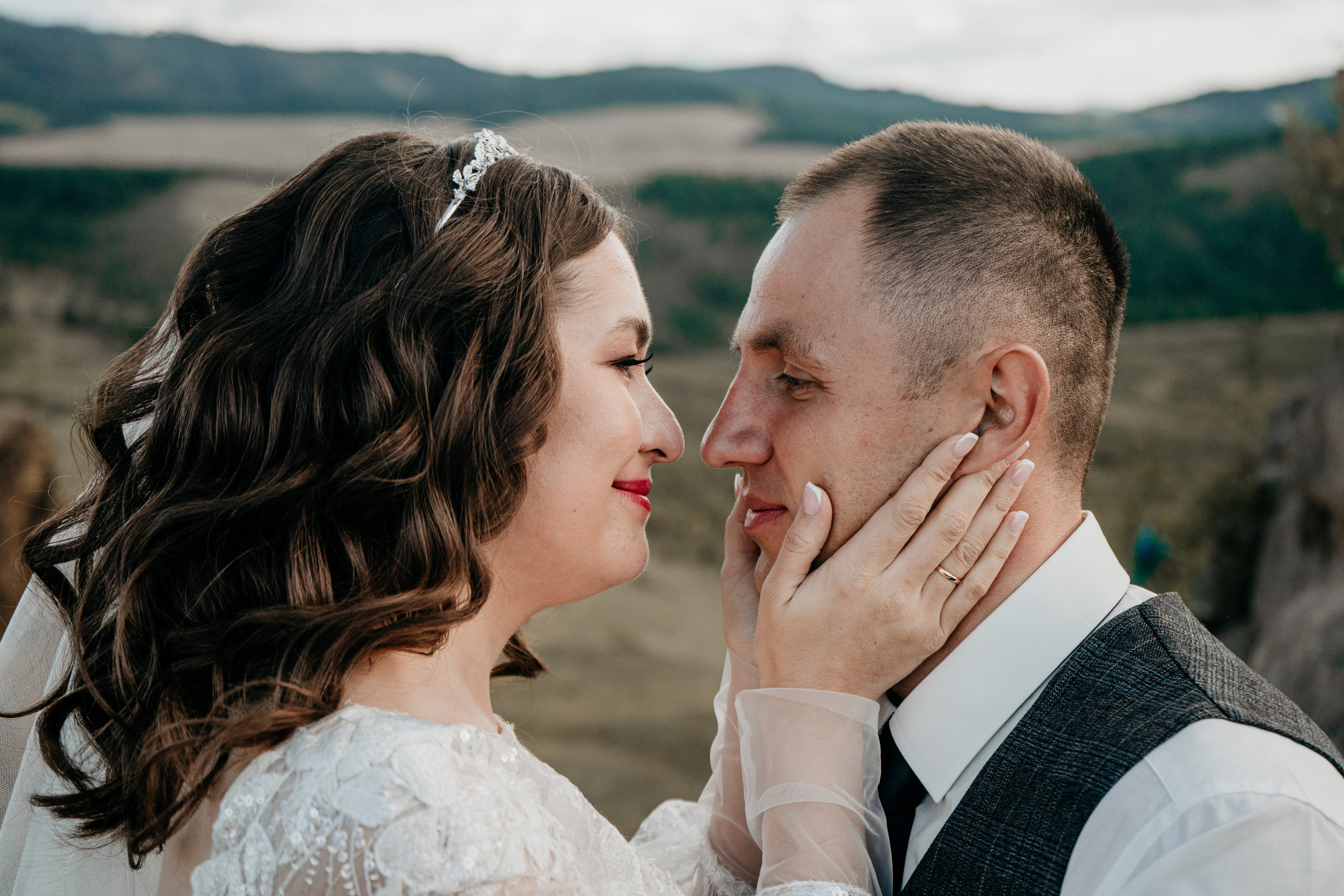 Свадебный фотографии с прогулки в окрестностях Улан-Удэ. Фотограф в Улан-Удэ. Свадебный фотограф в Улан-Удэ