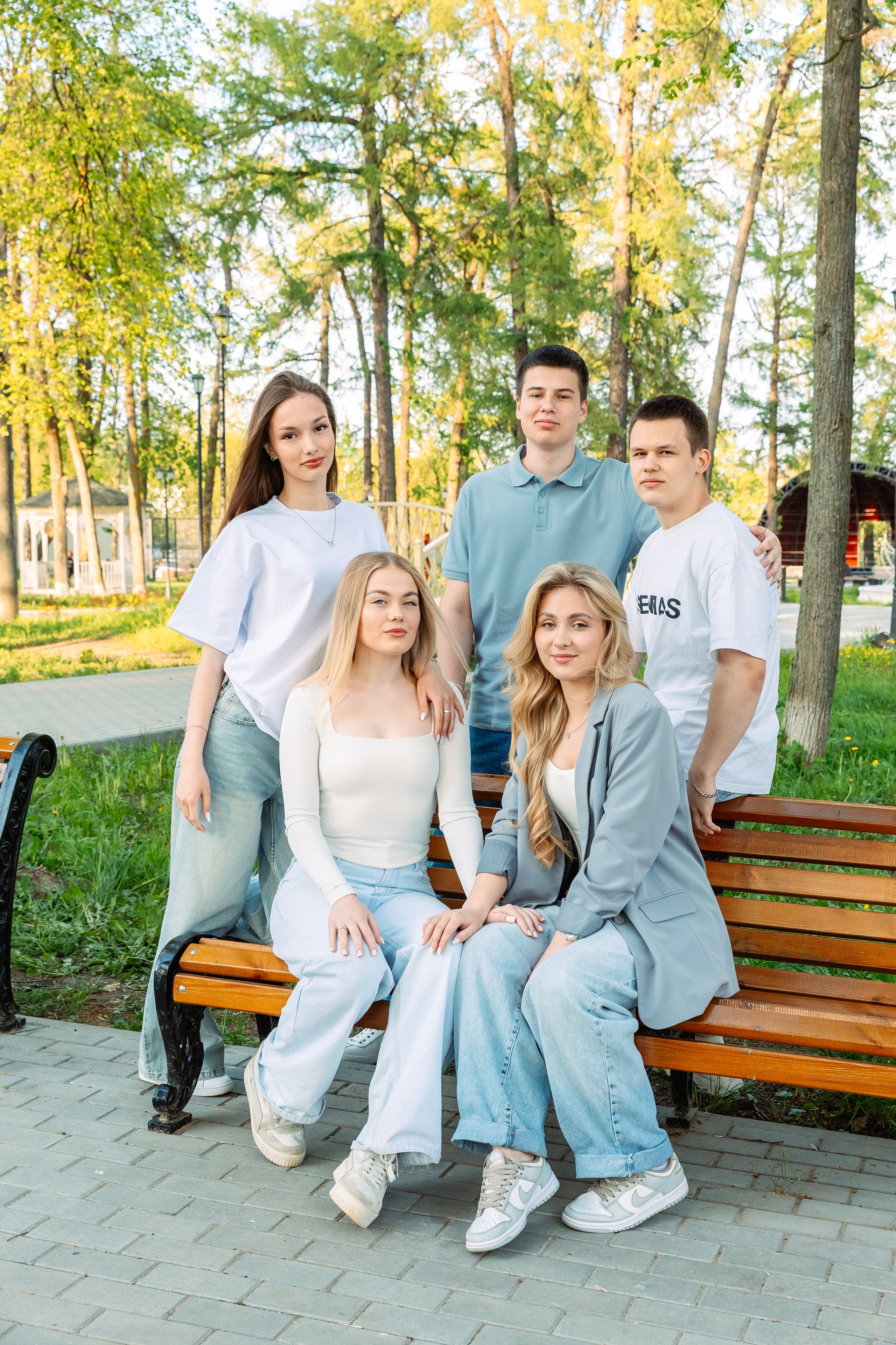 Позирование группы. Выпускные альбомы для детского сада и школы