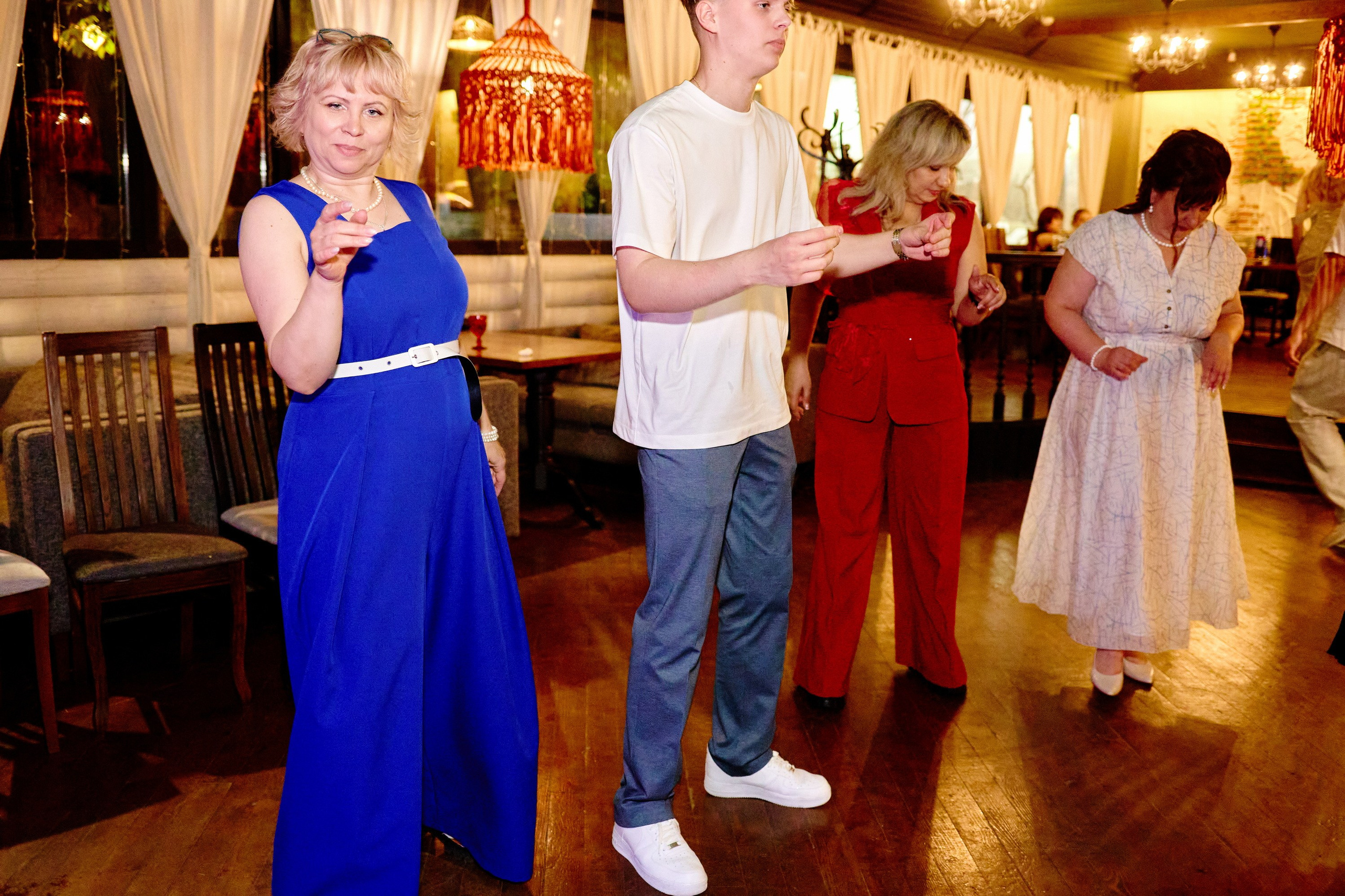 Выпускной 35 Сош. Фотограф Выпускные альбомы Таганрог Сергей Коробченко