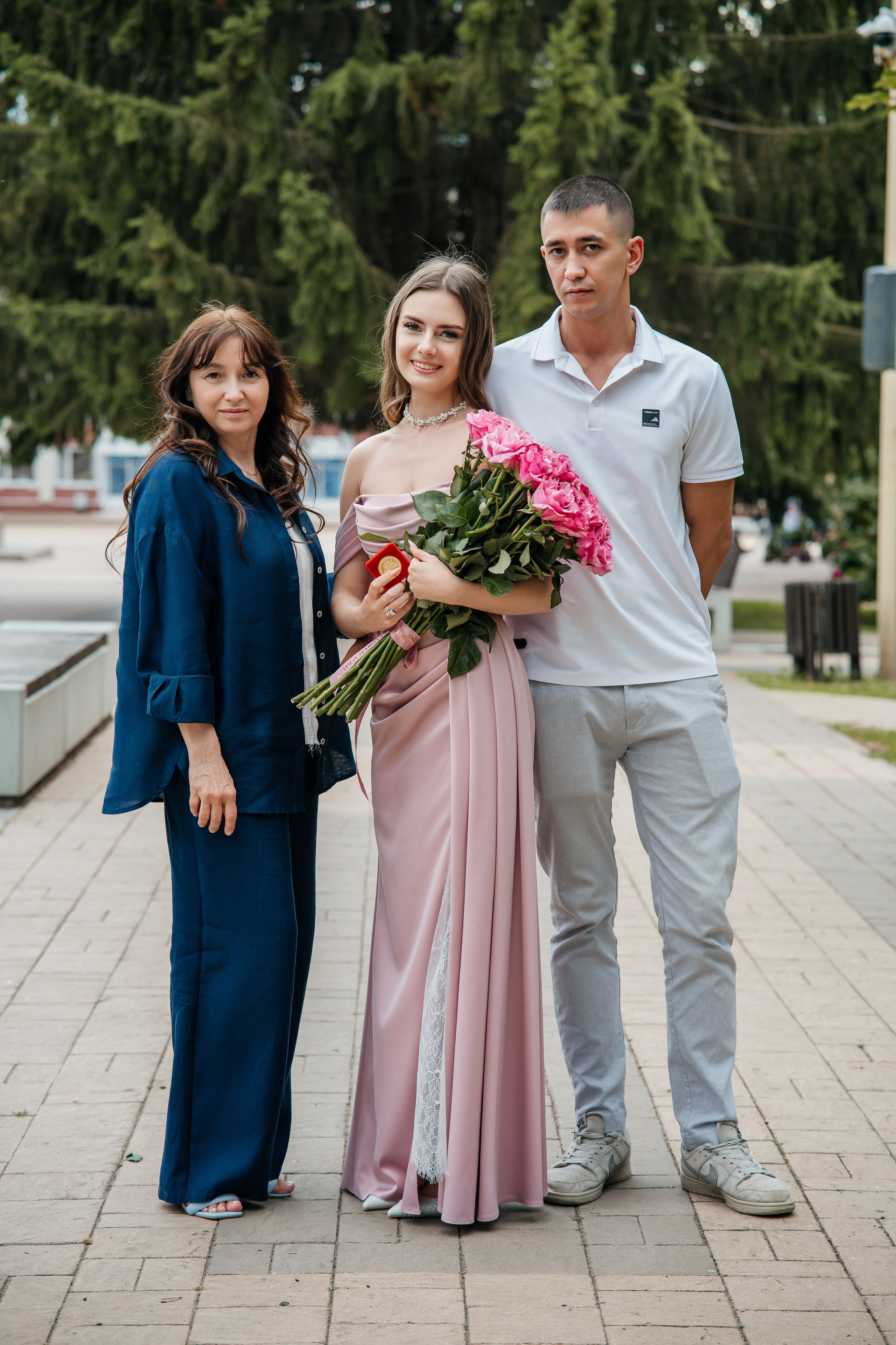 Медалисты. Школьный фотограф в Валуйках. Фотосессии для выпускников и изготовление выпускных альбомов в городе Валуйки и в Белгородской области