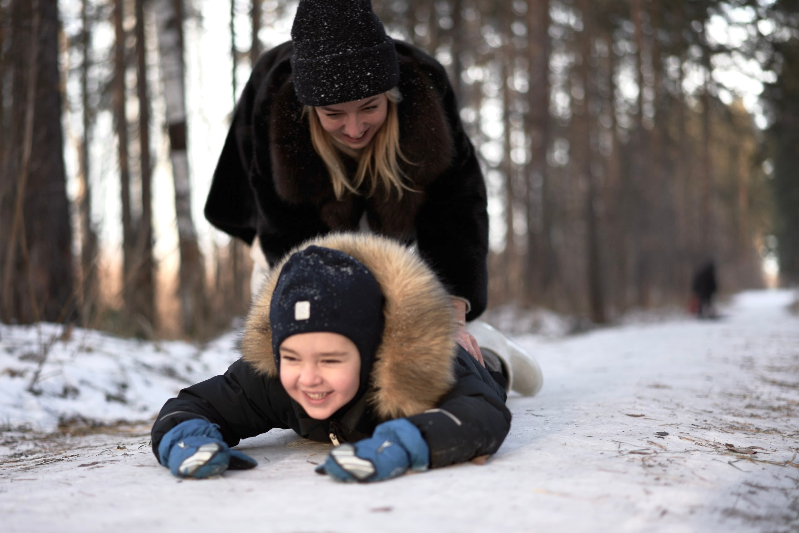 Семейная фотосессия зимой в лесу. Фотограф Екатеринбург Кокшарова Александра