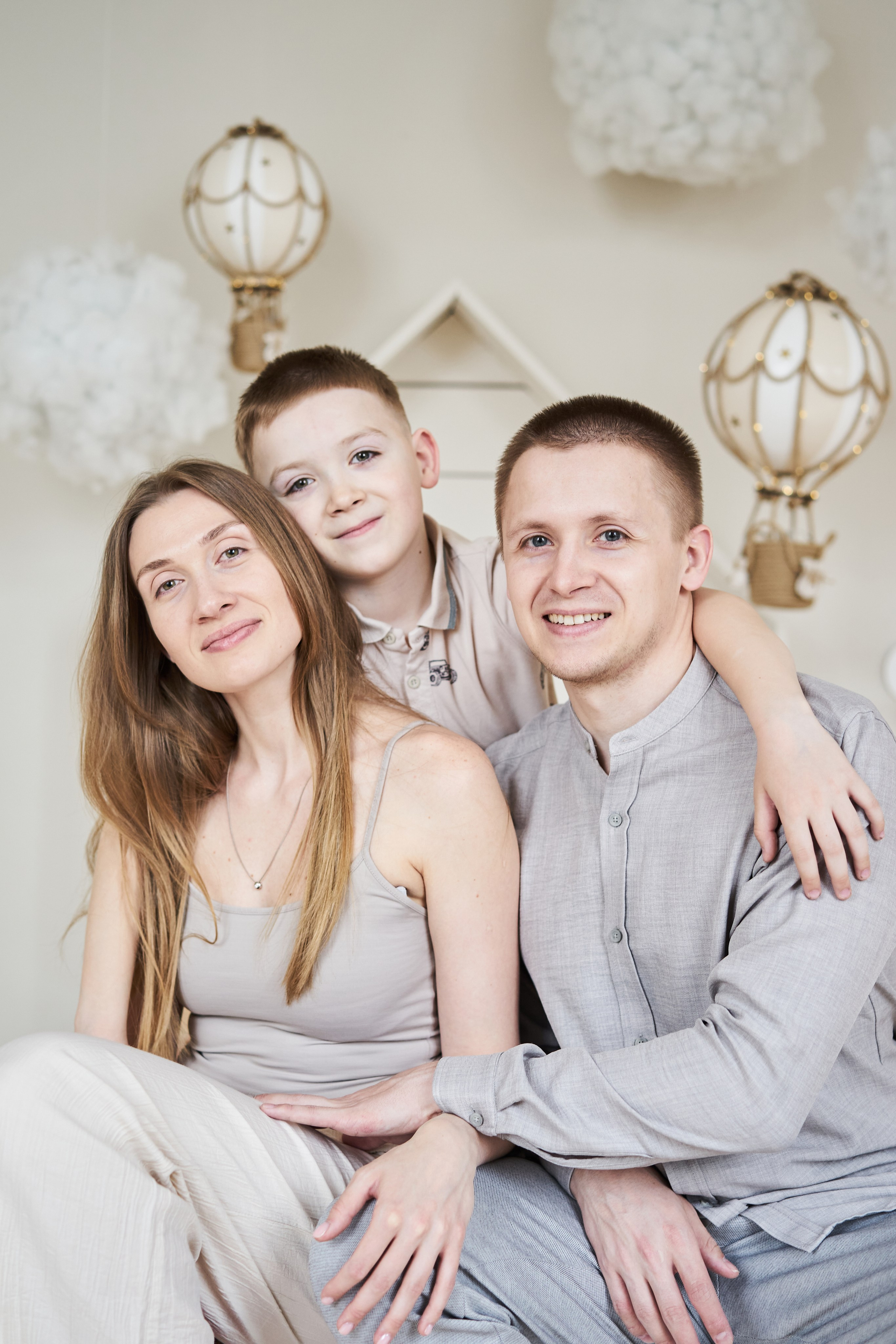 Семейная фотосессия в студии. Фотограф Екатеринбург Кокшарова Александра