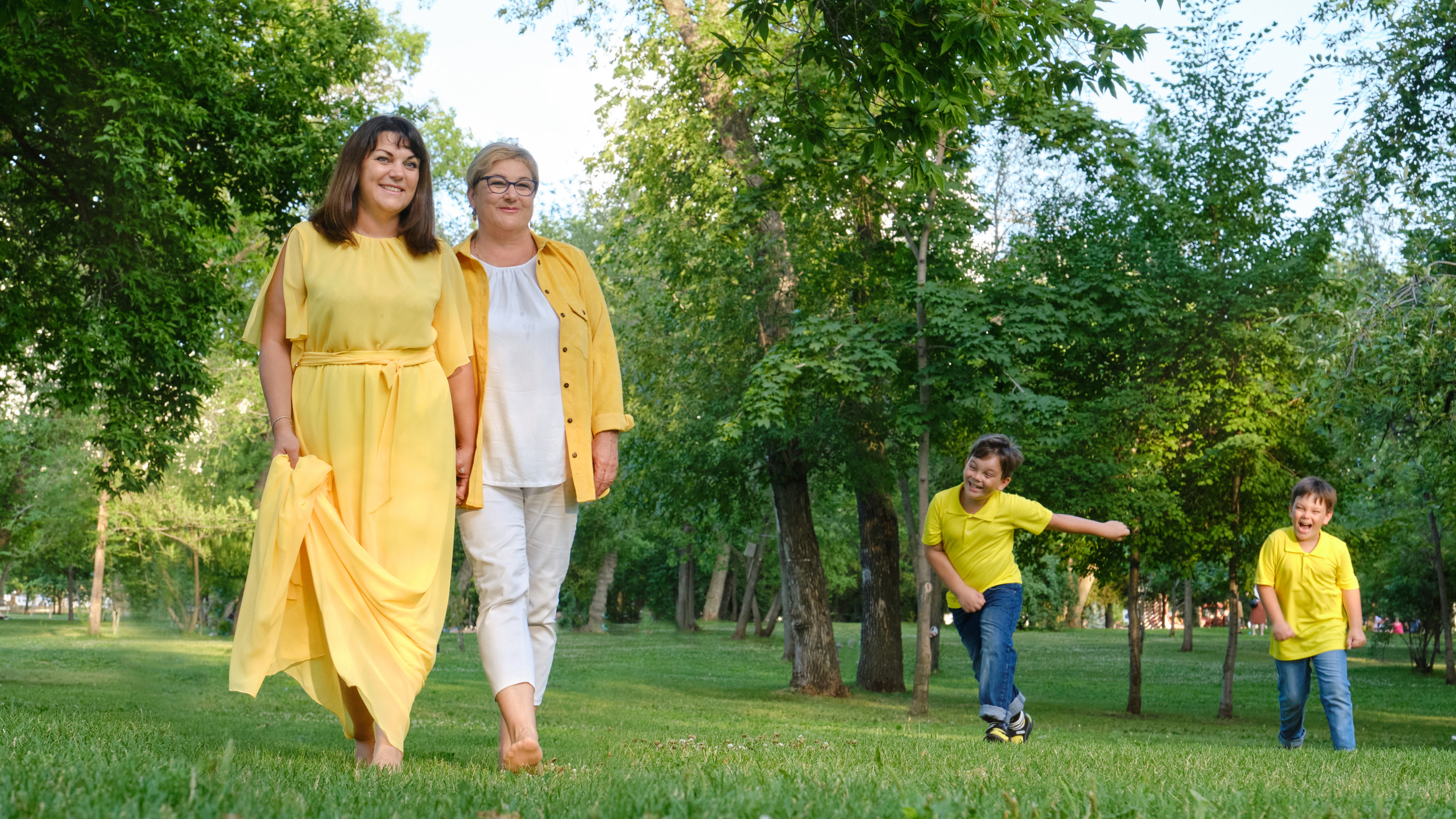 Летняя фотосессия на природе, в лесу, на улице. Семейная с детьми