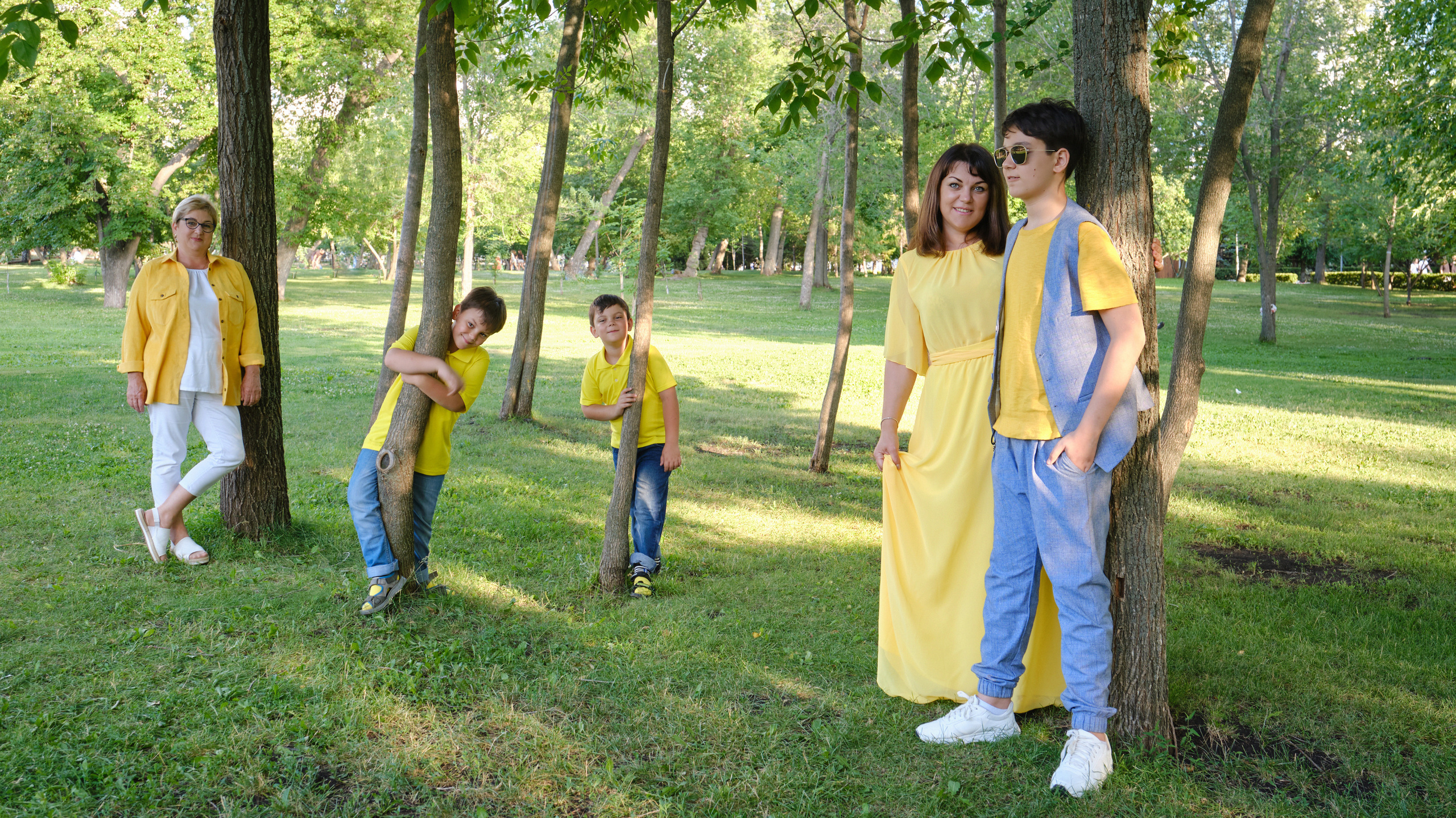 Летняя фотосессия на природе, в лесу, на улице. Семейная с детьми