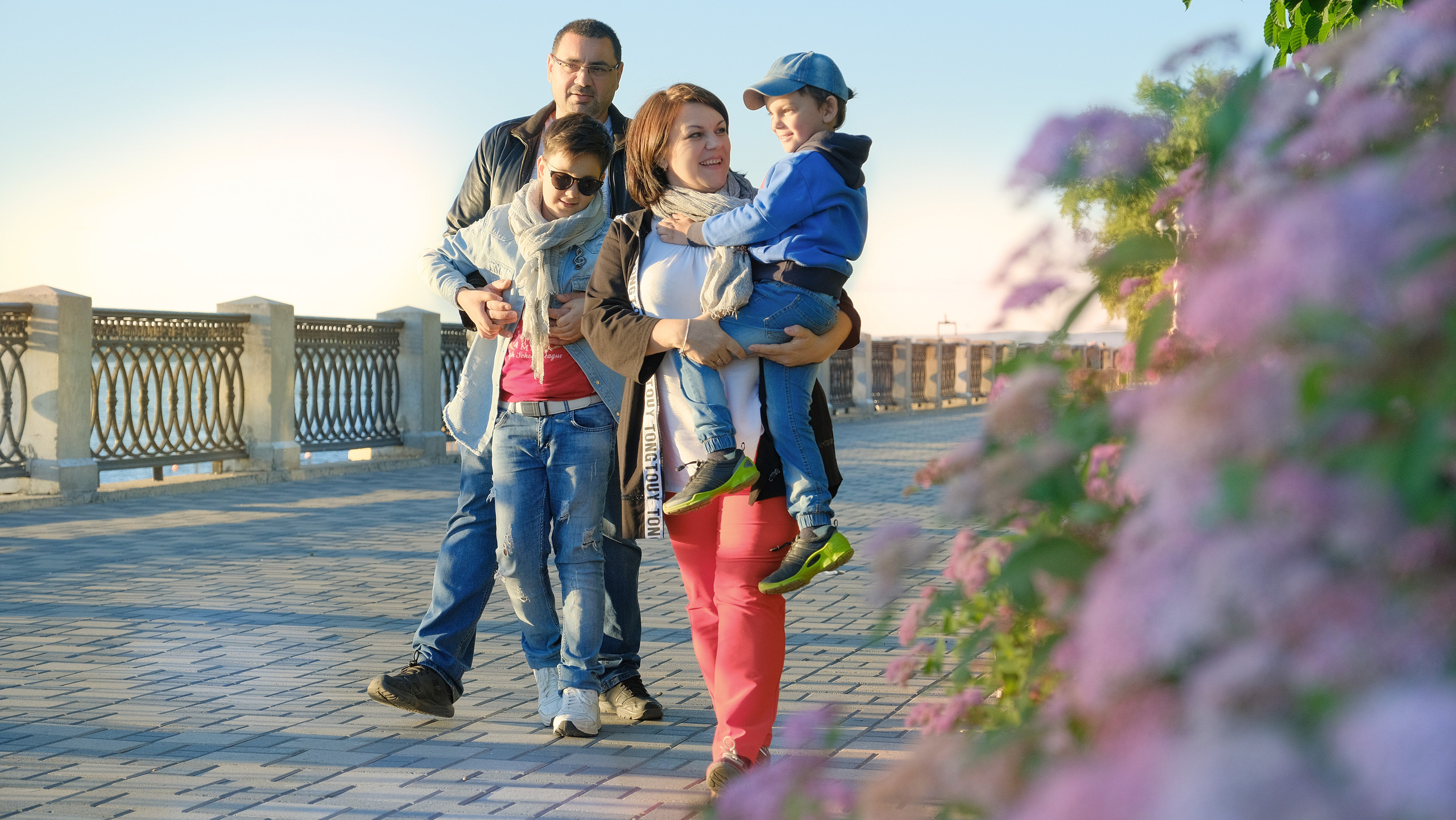 Летняя фотосессия на природе, в лесу, на улице. Семейная с детьми