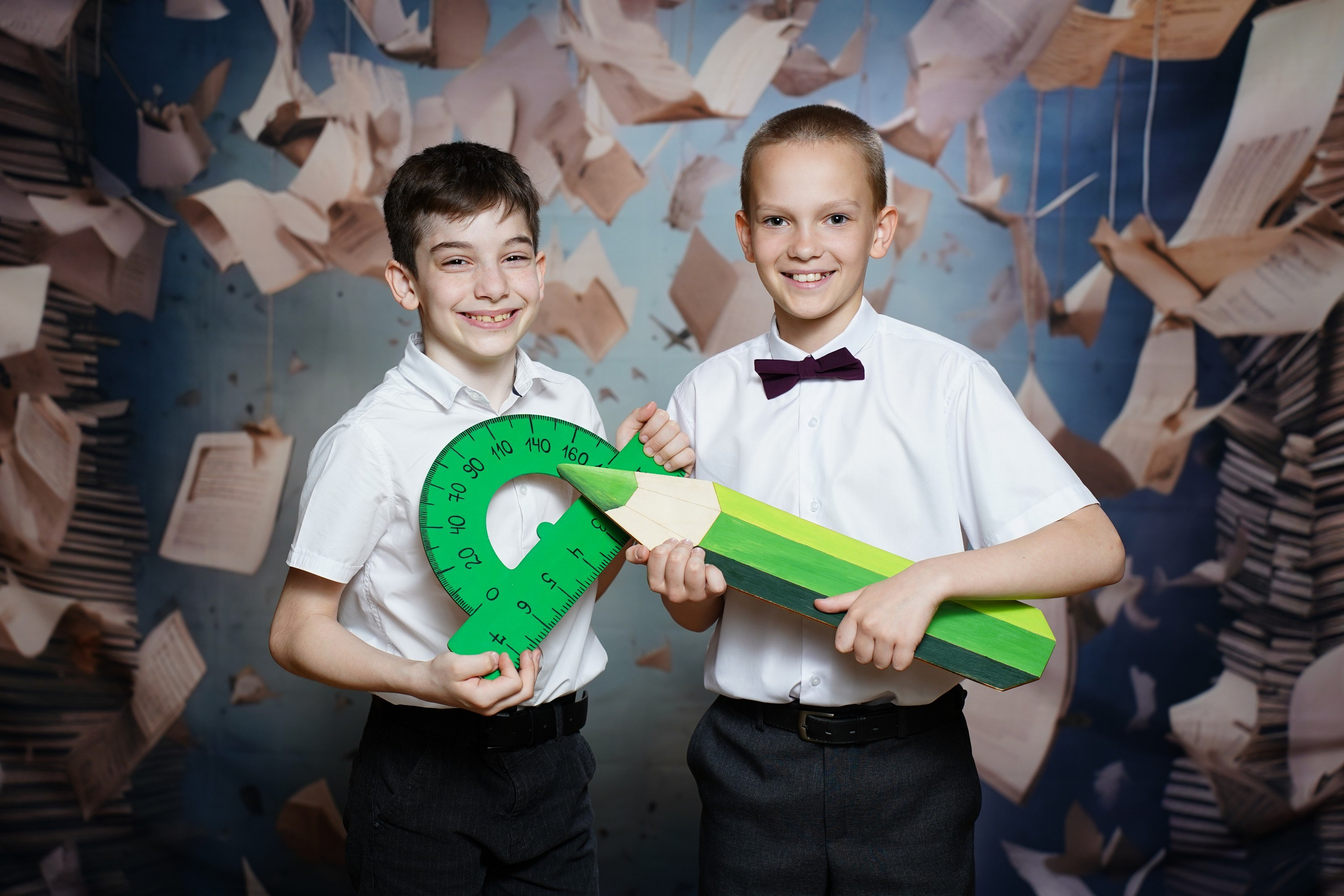 Фото с другом. MEMENTO.Выпускные альбомы, школьные, юбилейные и другие книги. Ростов-на-Дону