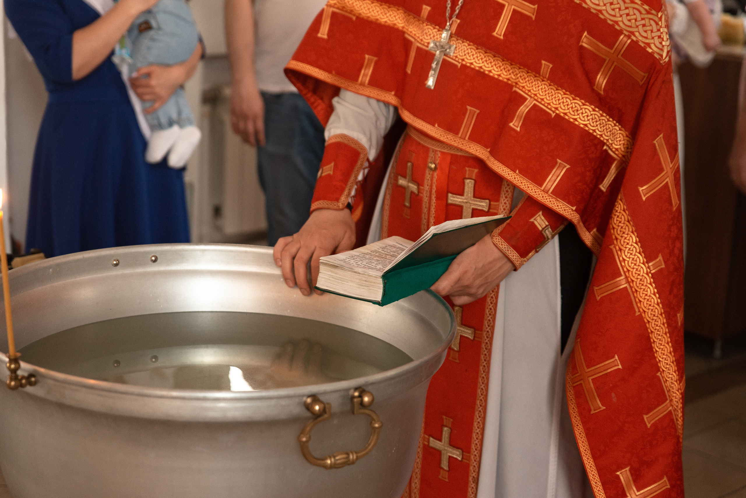 Крещение Евы. Фотограф Таинства Крещения в Саратове Ильченко Артем