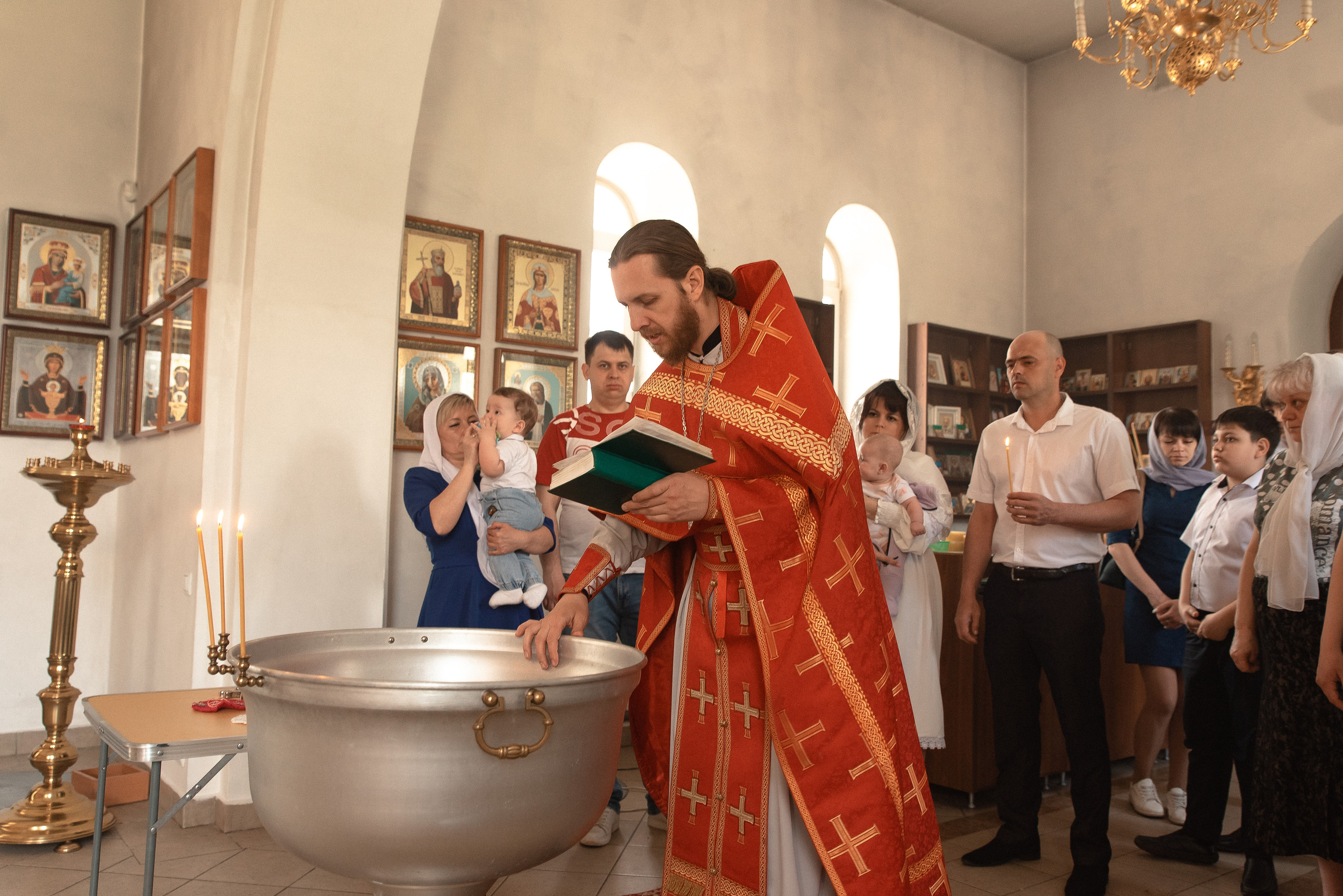 Крещение Евы. Фотограф Таинства Крещения в Саратове Ильченко Артем