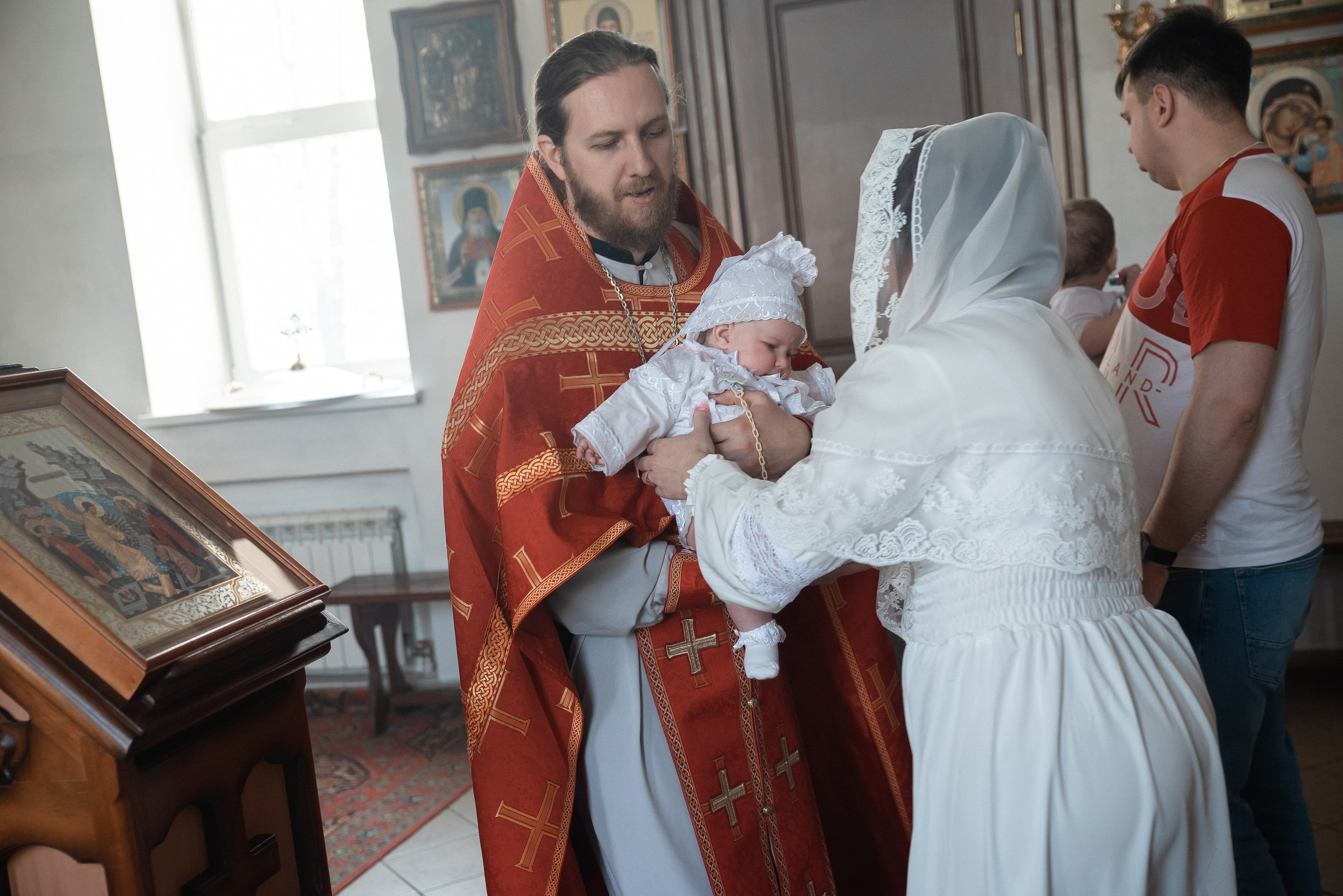 Крещение Евы. Фотограф Таинства Крещения в Саратове Ильченко Артем