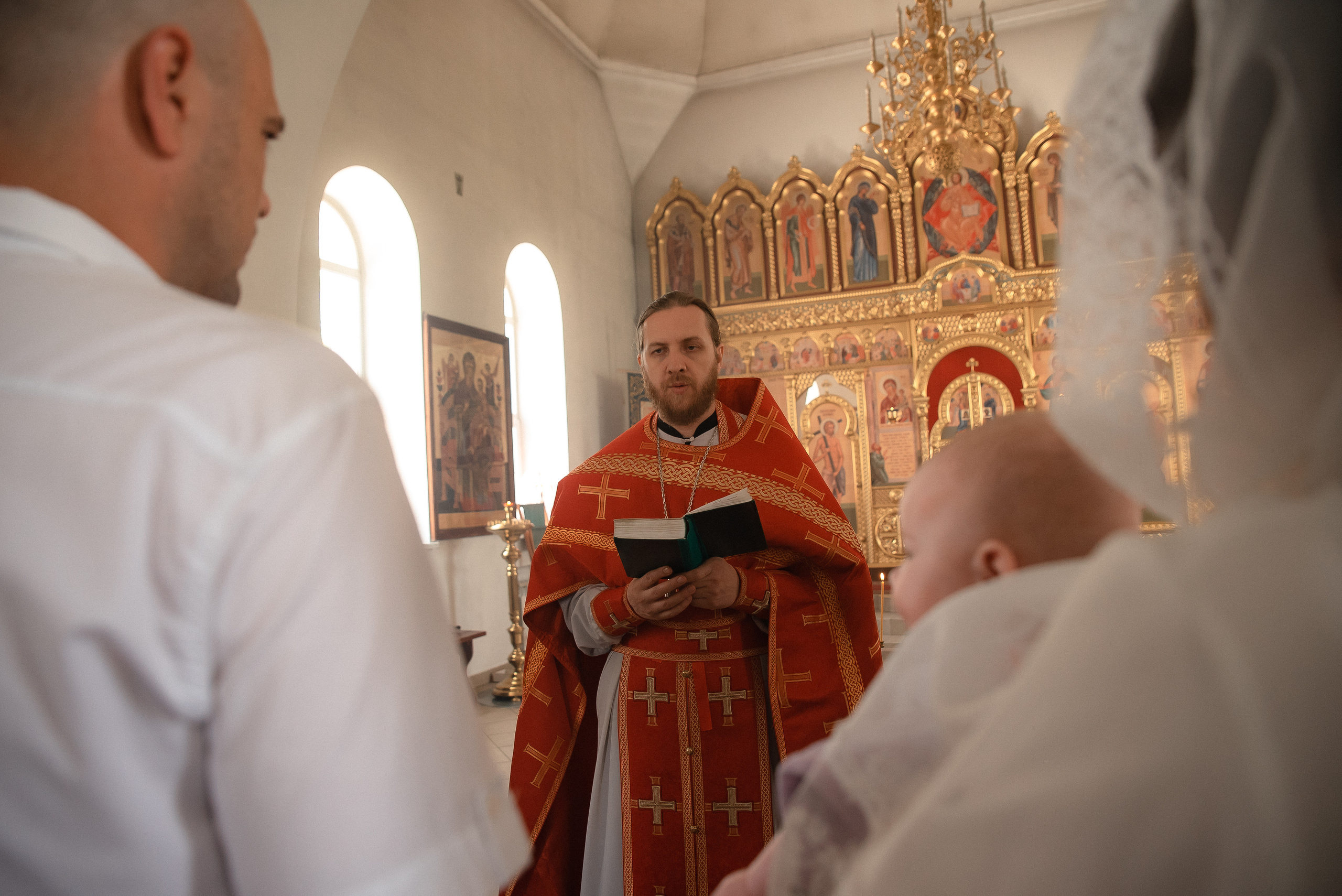 Крещение Евы. Фотограф Таинства Крещения в Саратове Ильченко Артем