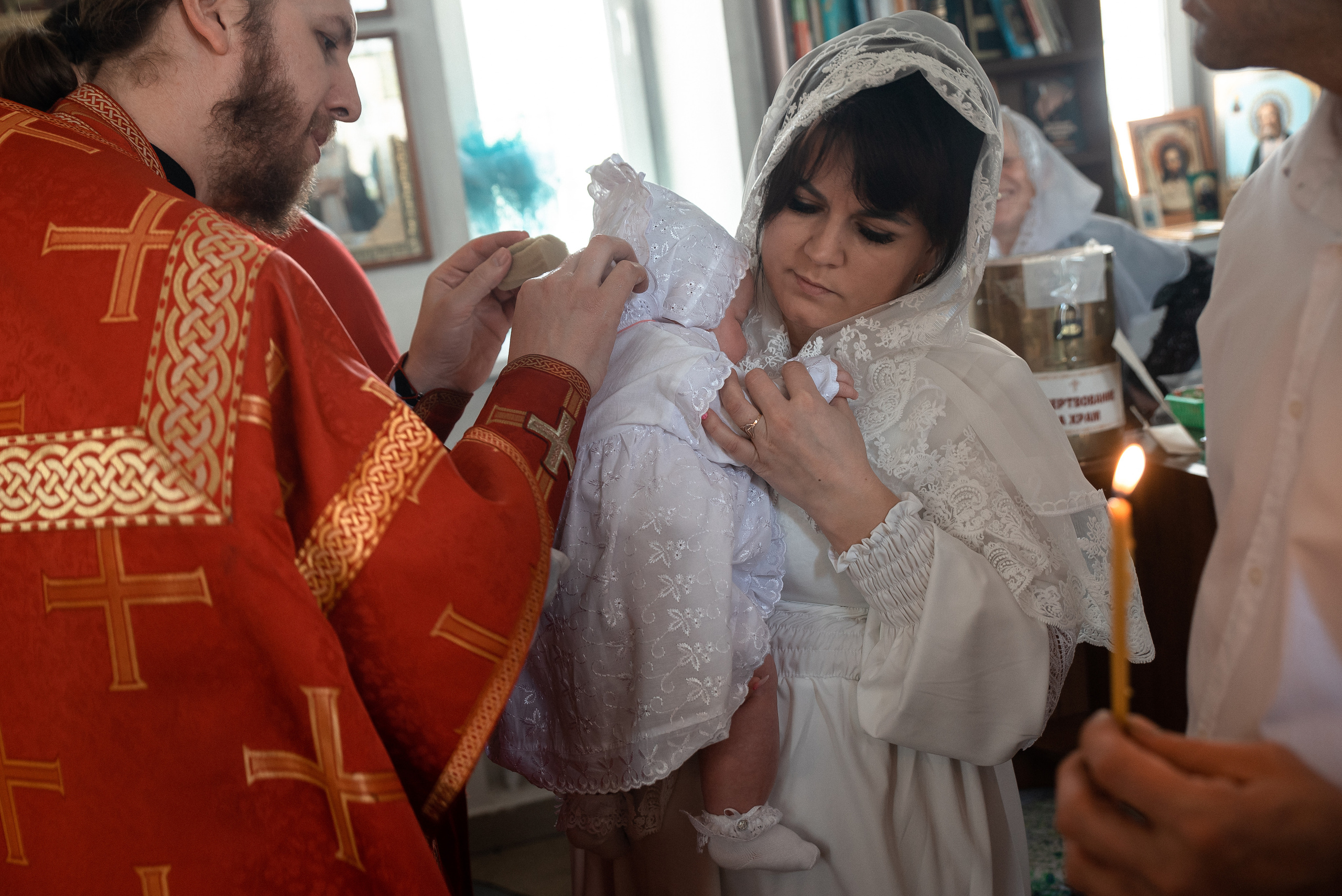 Крещение Евы. Фотограф Таинства Крещения в Саратове Ильченко Артем