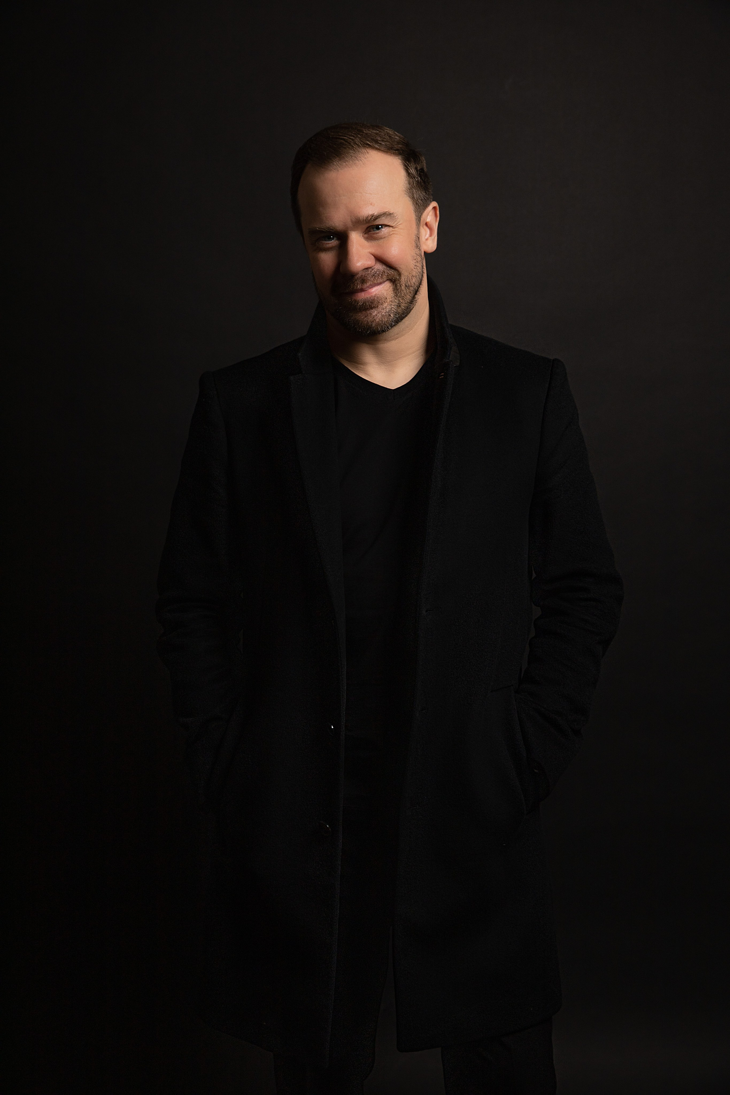 Актёрское портфолио. ФОТОГРАФ РАДОСТИ Фотосессия в студии СПб. Портретный фотограф — Юрий Торлопов