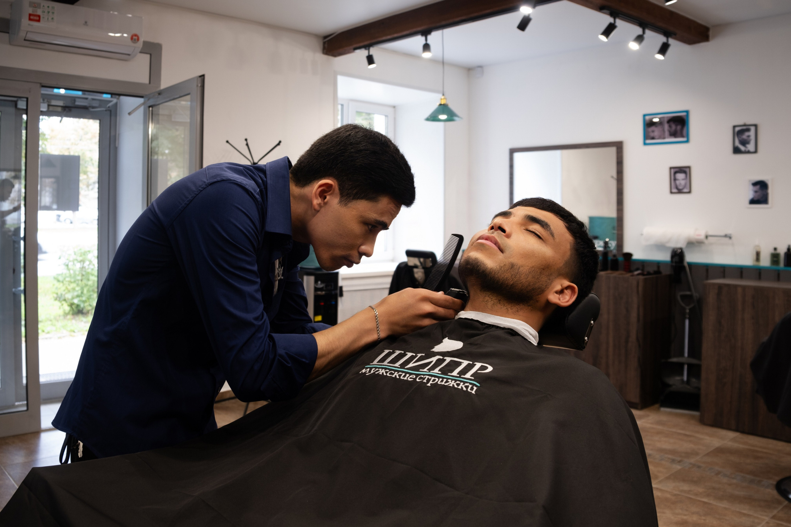 Съемка для барбершопа. Фотограф на камеру и мобильная съемка в Казани Лидия